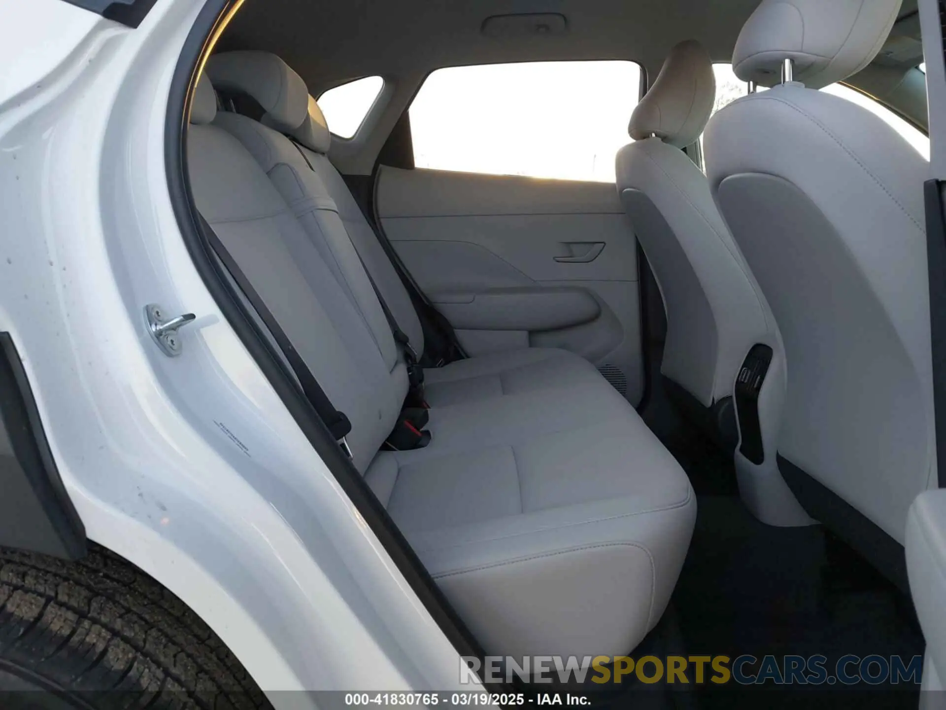 8 Photograph of a damaged car KM8HB3AB9SU207346 HYUNDAI KONA 2025