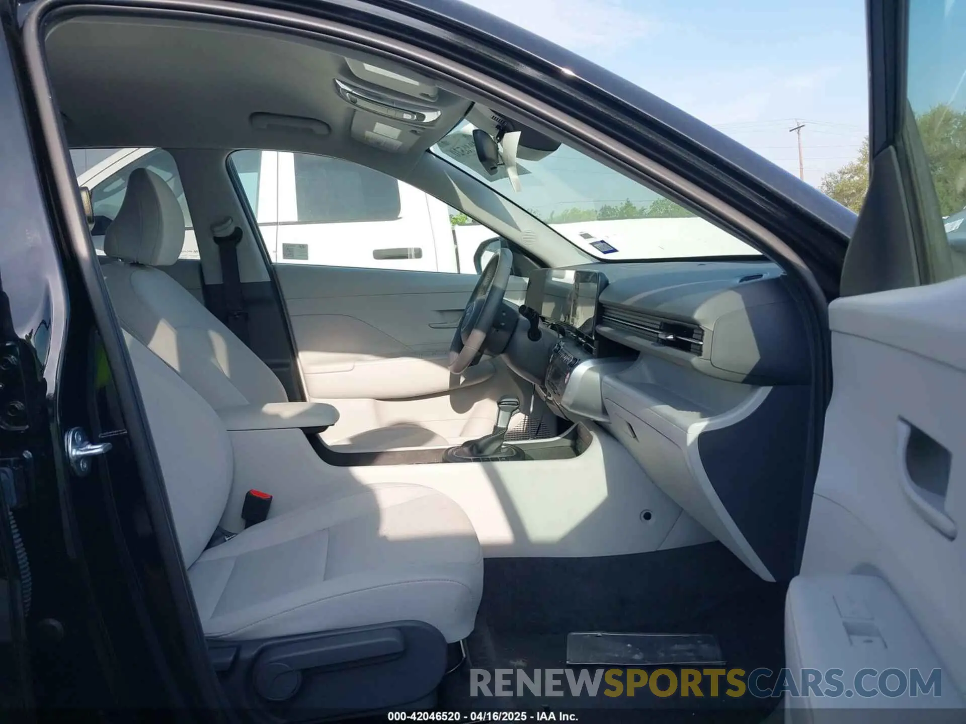 5 Photograph of a damaged car KM8HB3AB9SU223742 HYUNDAI KONA 2025