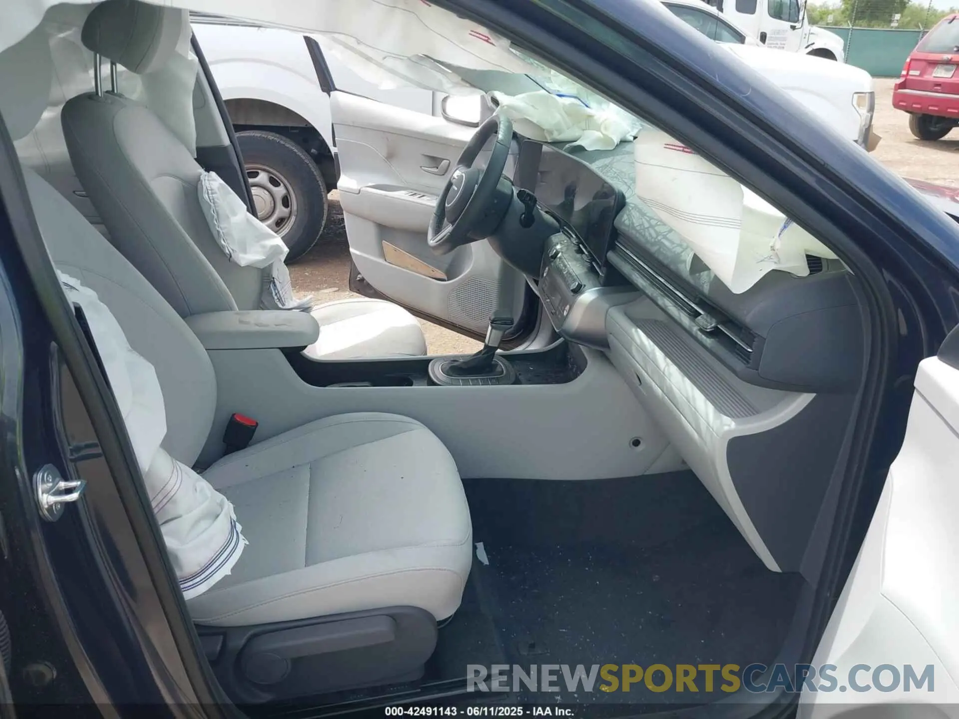 5 Photograph of a damaged car KM8HB3AB9SU273833 HYUNDAI KONA 2025