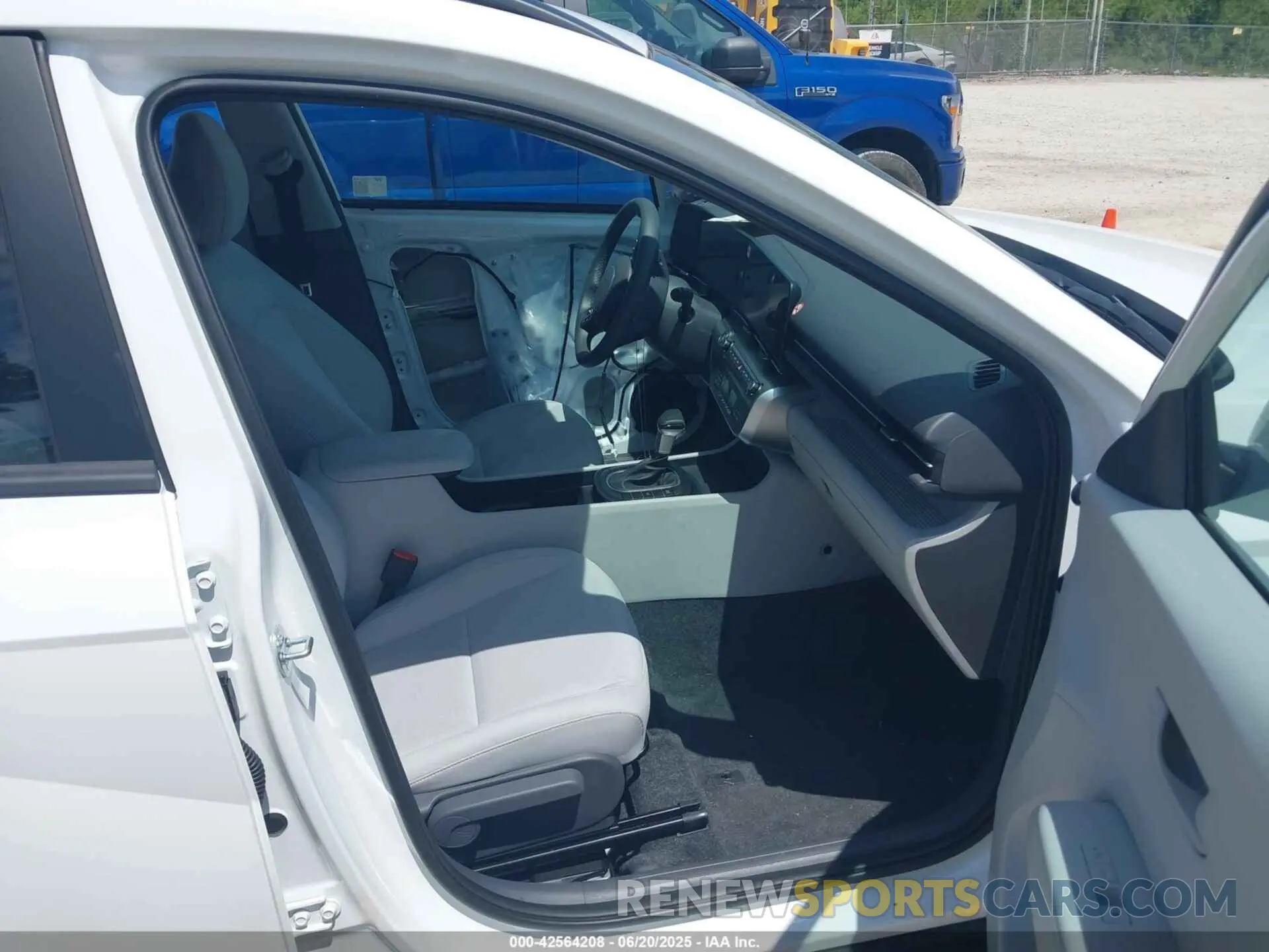 5 Photograph of a damaged car KM8HBCAB0SU286356 HYUNDAI KONA 2025