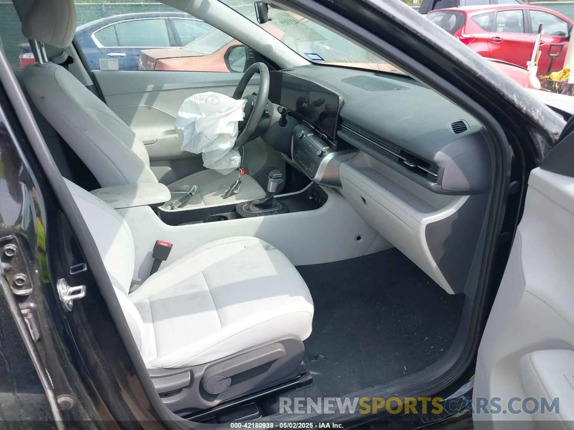 5 Photograph of a damaged car KM8HBCAB3SU204782 HYUNDAI KONA 2025