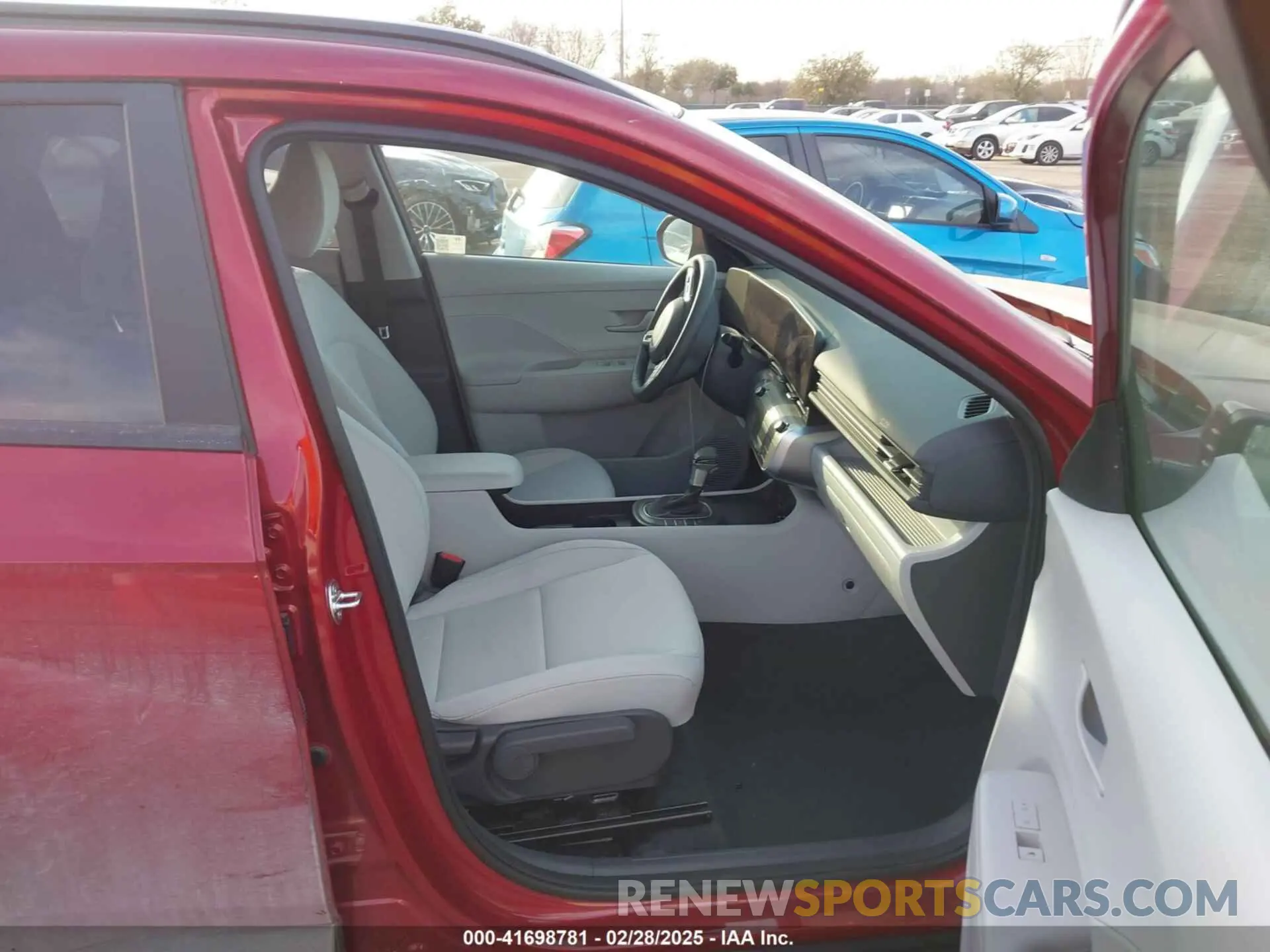 5 Photograph of a damaged car KM8HBCAB6SU199321 HYUNDAI KONA 2025