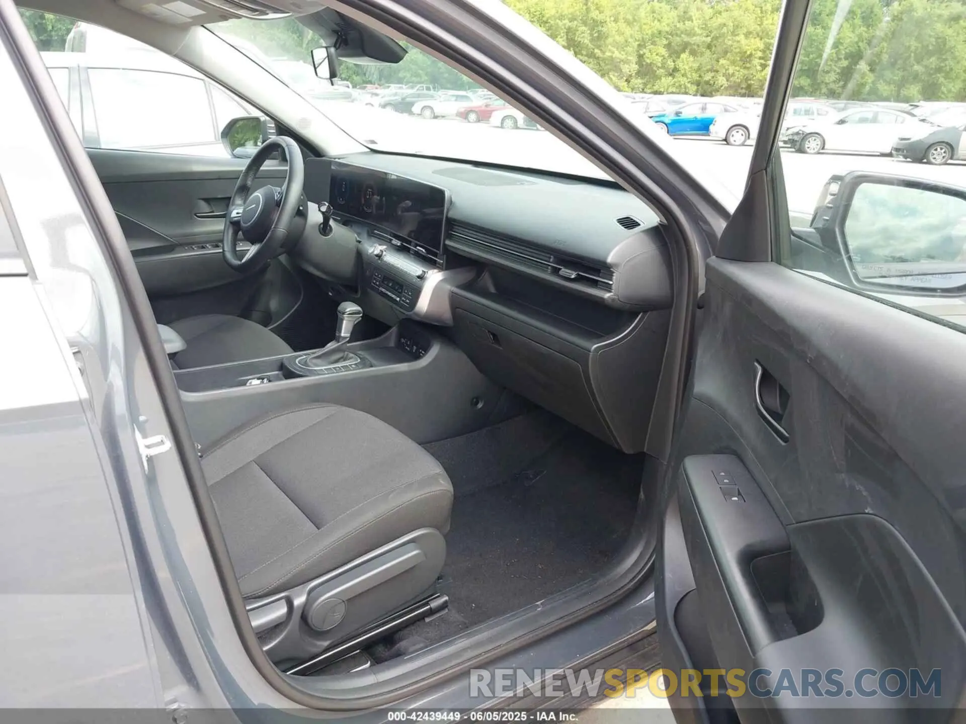 5 Photograph of a damaged car KM8HBCAB8SU228303 HYUNDAI KONA 2025
