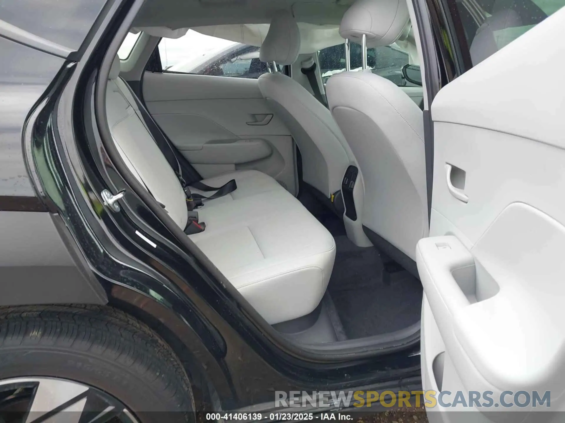 8 Photograph of a damaged car KM8HC3AB5SU214890 HYUNDAI KONA 2025