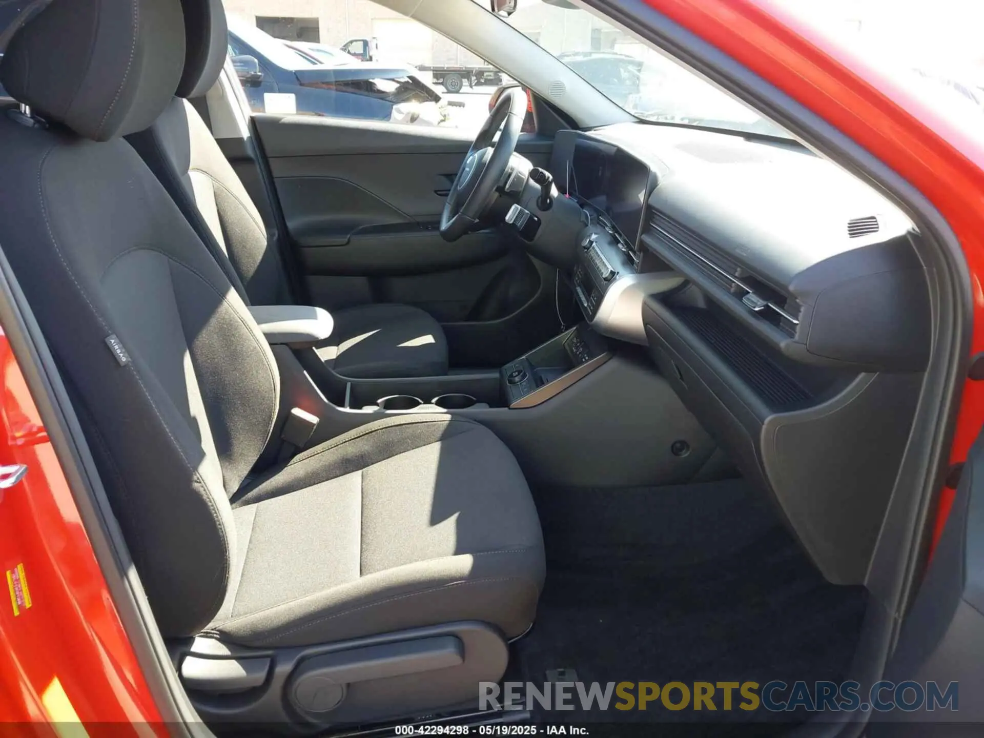5 Photograph of a damaged car KM8HC3AB5SU235318 HYUNDAI KONA 2025