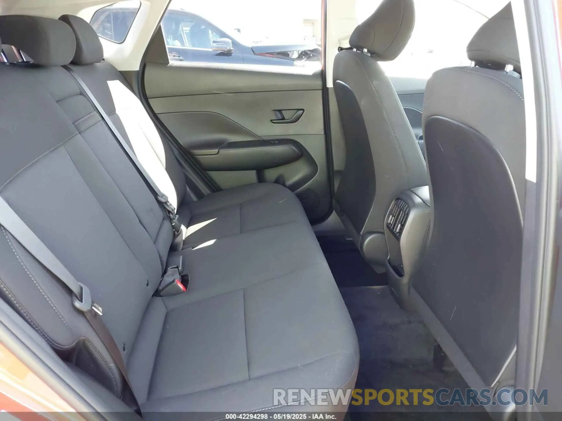 8 Photograph of a damaged car KM8HC3AB5SU235318 HYUNDAI KONA 2025