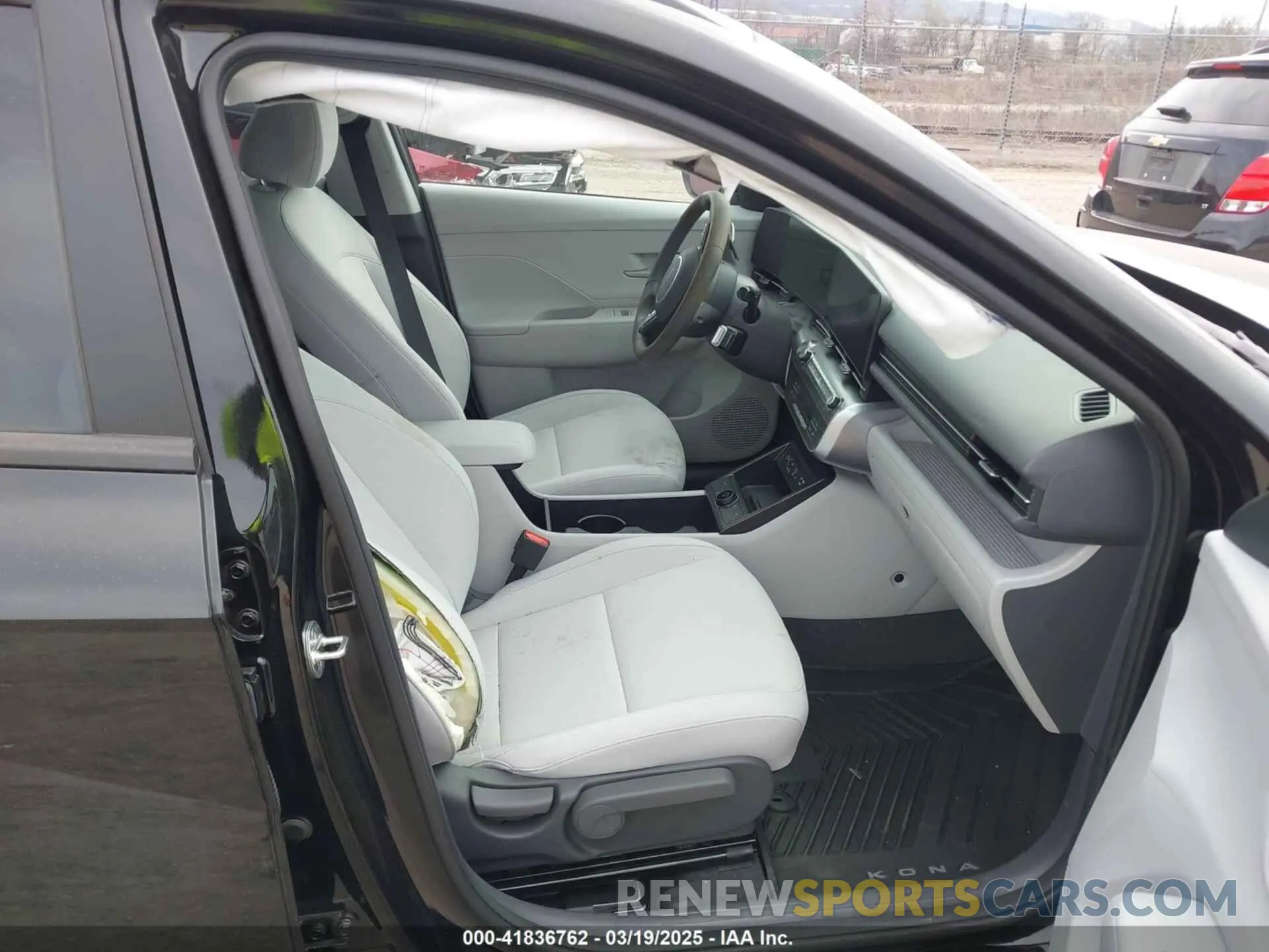 5 Photograph of a damaged car KM8HCCAB6SU189627 HYUNDAI KONA 2025
