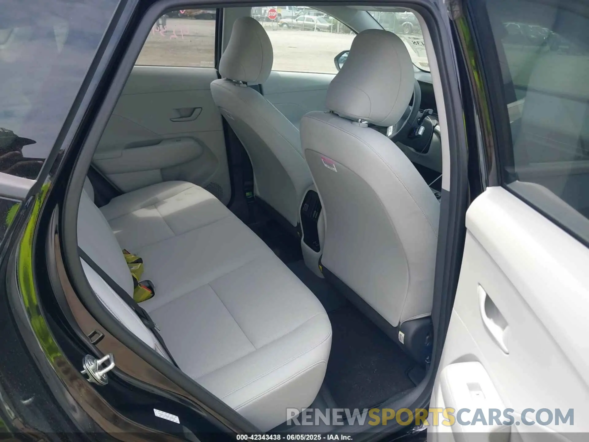 8 Photograph of a damaged car KM8HCCAB6SU189630 HYUNDAI KONA 2025