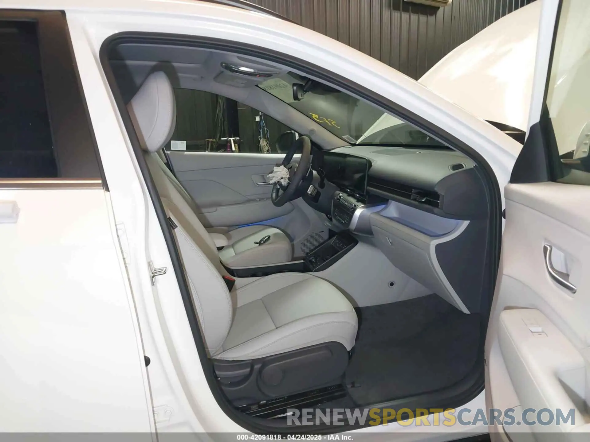 5 Photograph of a damaged car KM8HECA3XSU206495 HYUNDAI KONA 2025
