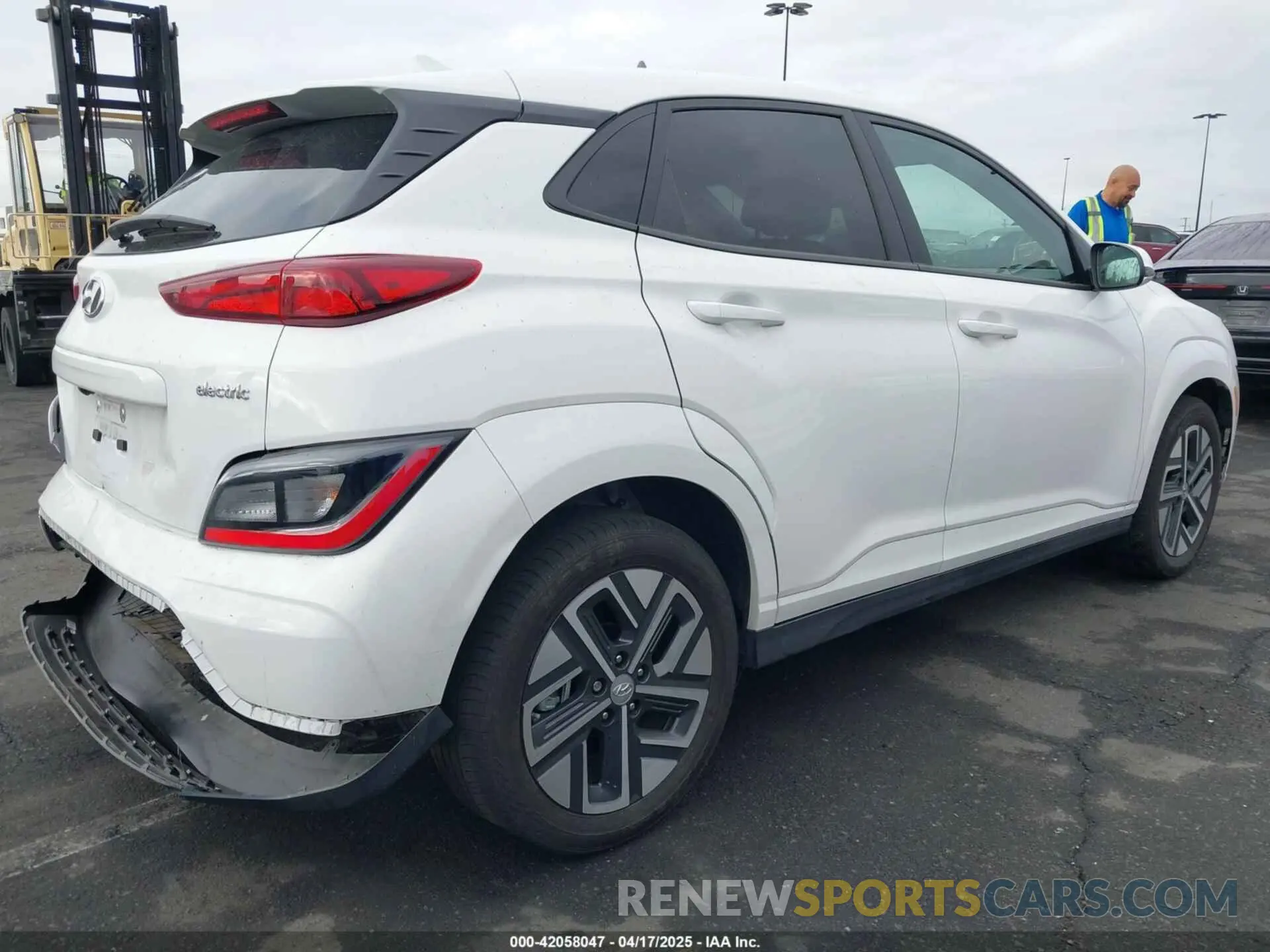 4 Photograph of a damaged car KM8K33AG5PU170804 HYUNDAI KONA ELECTRIC 2023