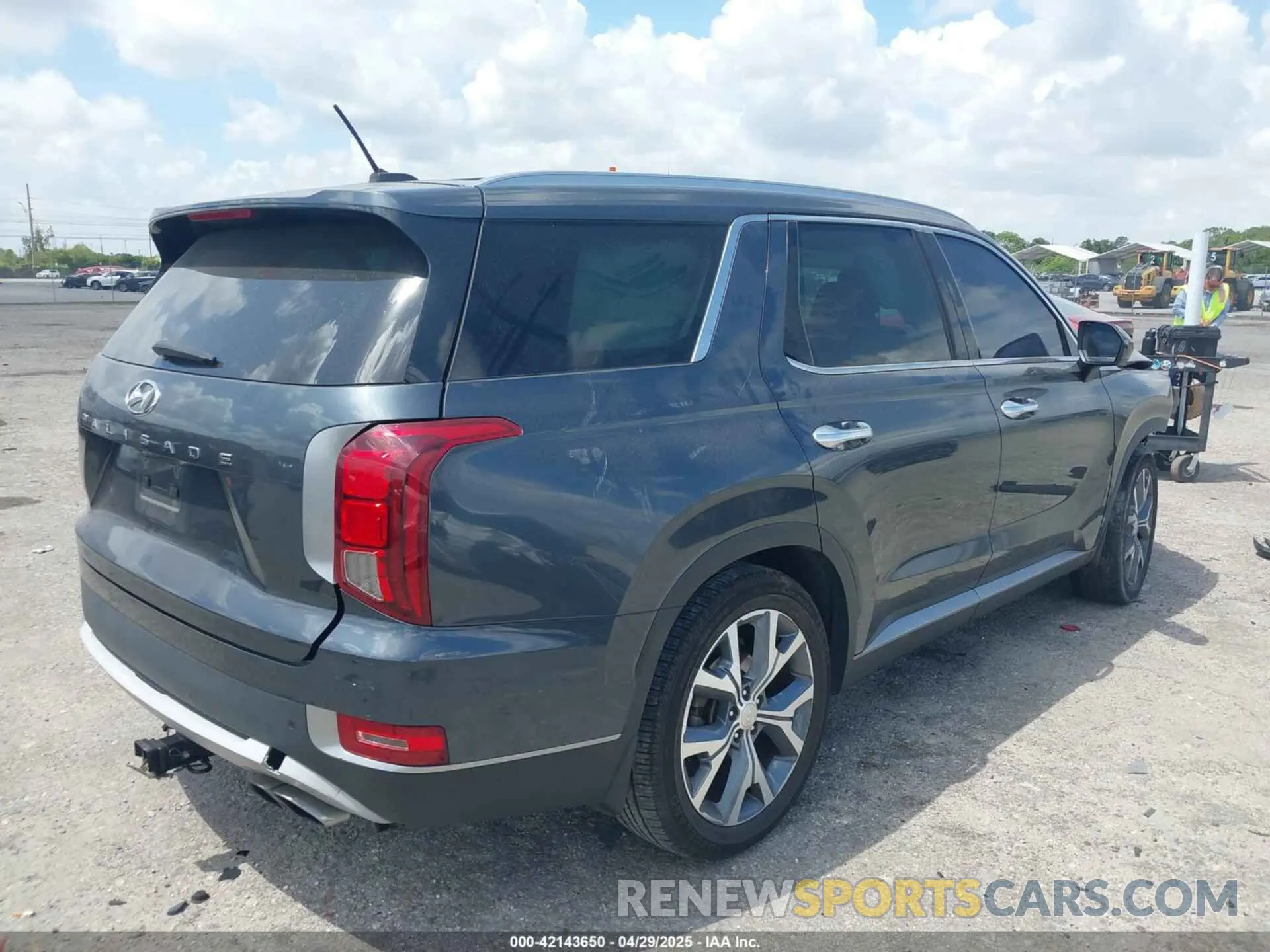 4 Photograph of a damaged car KM8R34HE4LU102240 HYUNDAI PALISADE 2020