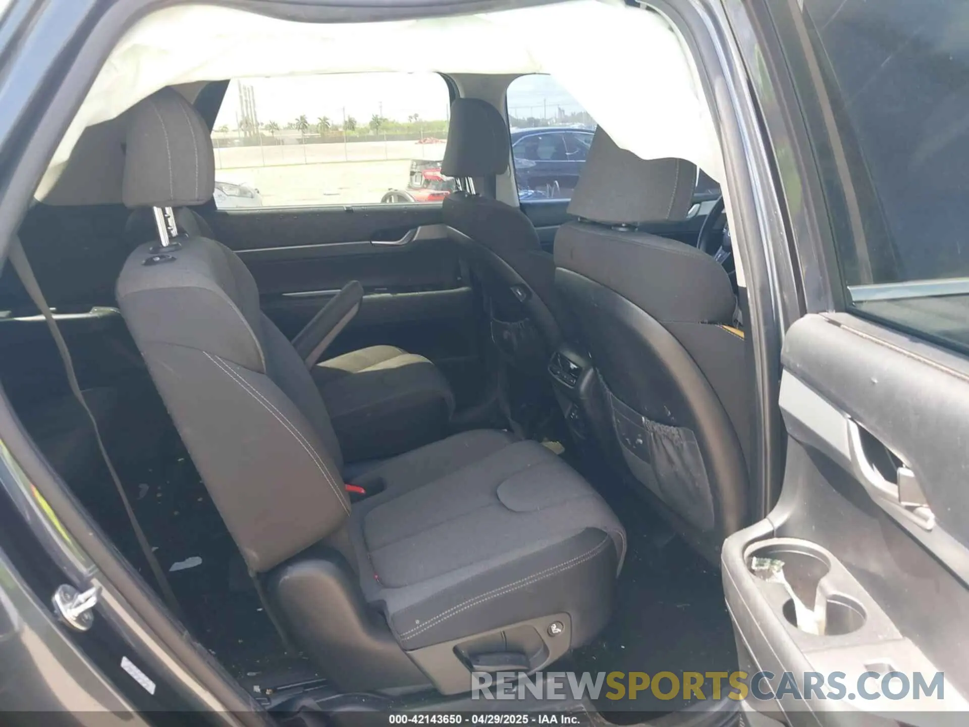 8 Photograph of a damaged car KM8R34HE4LU102240 HYUNDAI PALISADE 2020