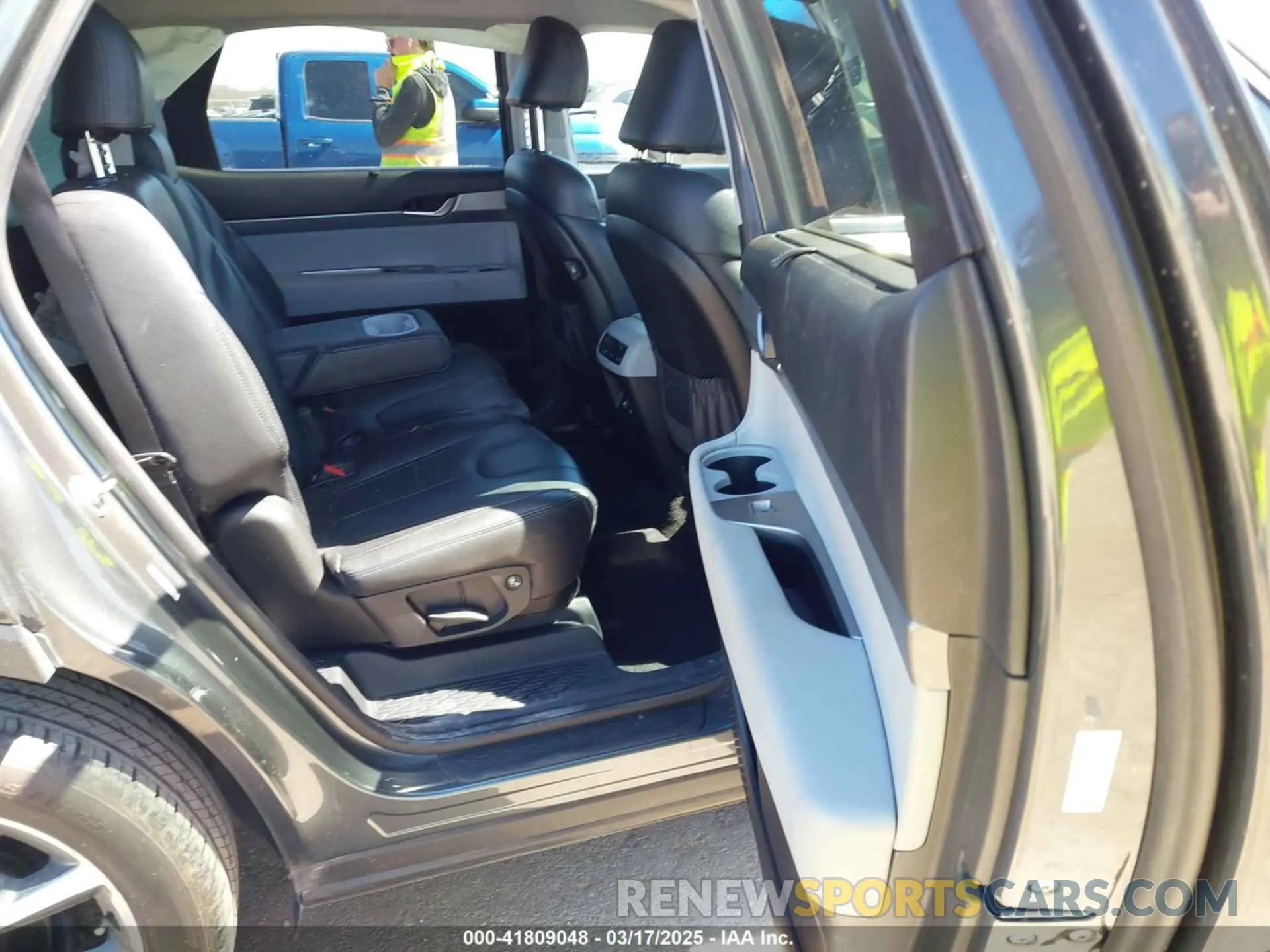 8 Photograph of a damaged car KM8R34HE7LU091654 HYUNDAI PALISADE 2020
