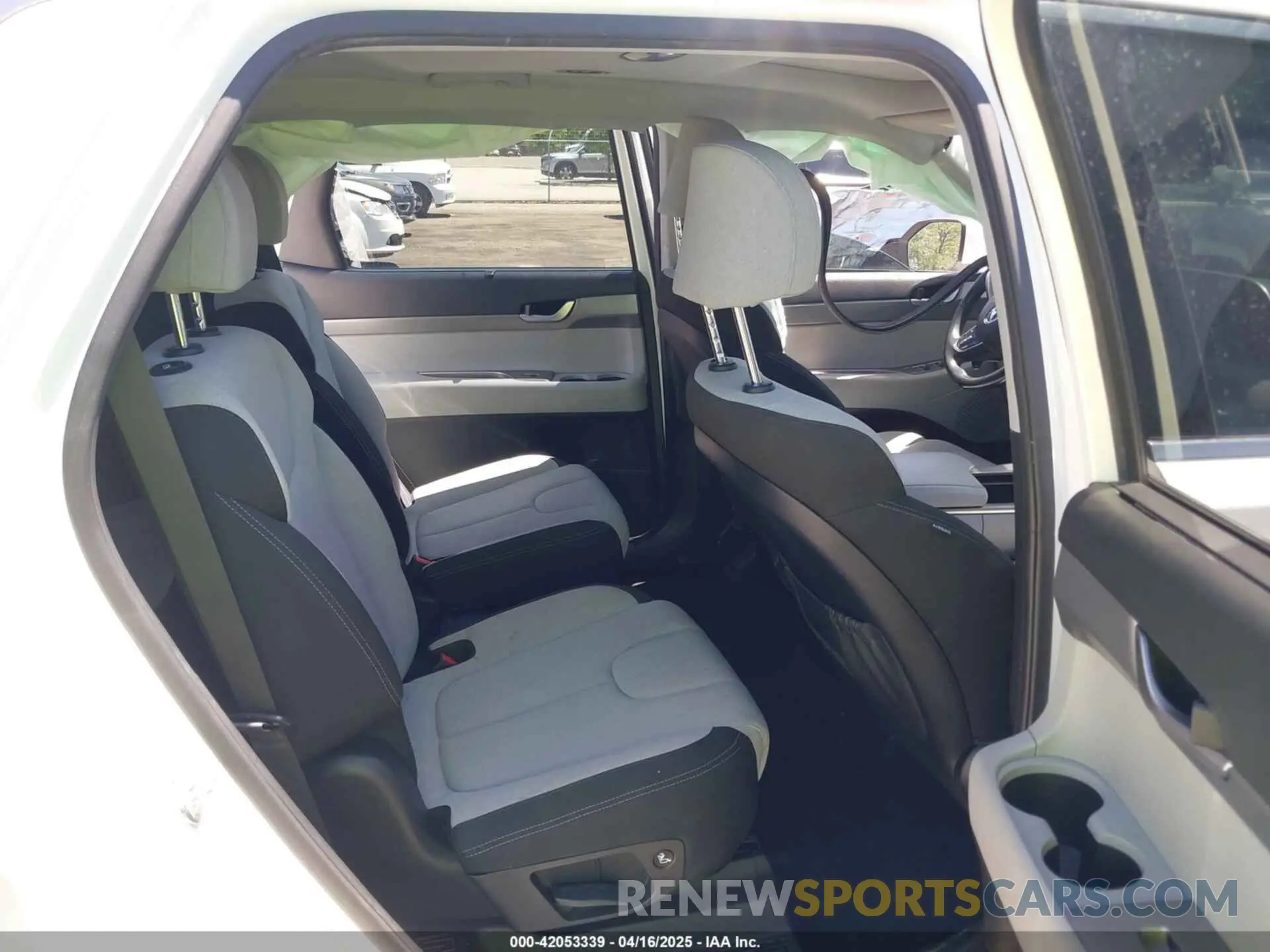 8 Photograph of a damaged car KM8R34HE5MU307938 HYUNDAI PALISADE 2021