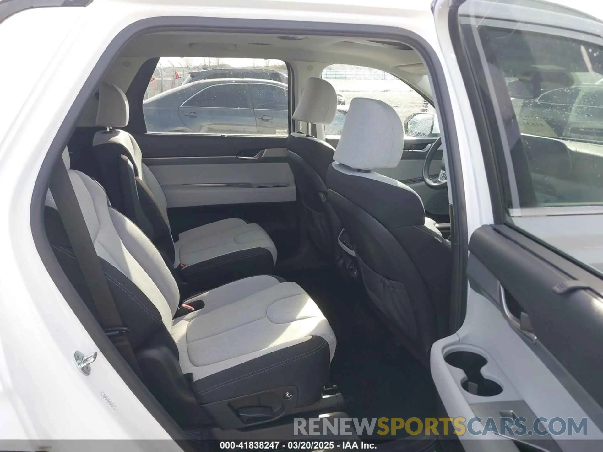 8 Photograph of a damaged car KM8R34HE9MU321177 HYUNDAI PALISADE 2021