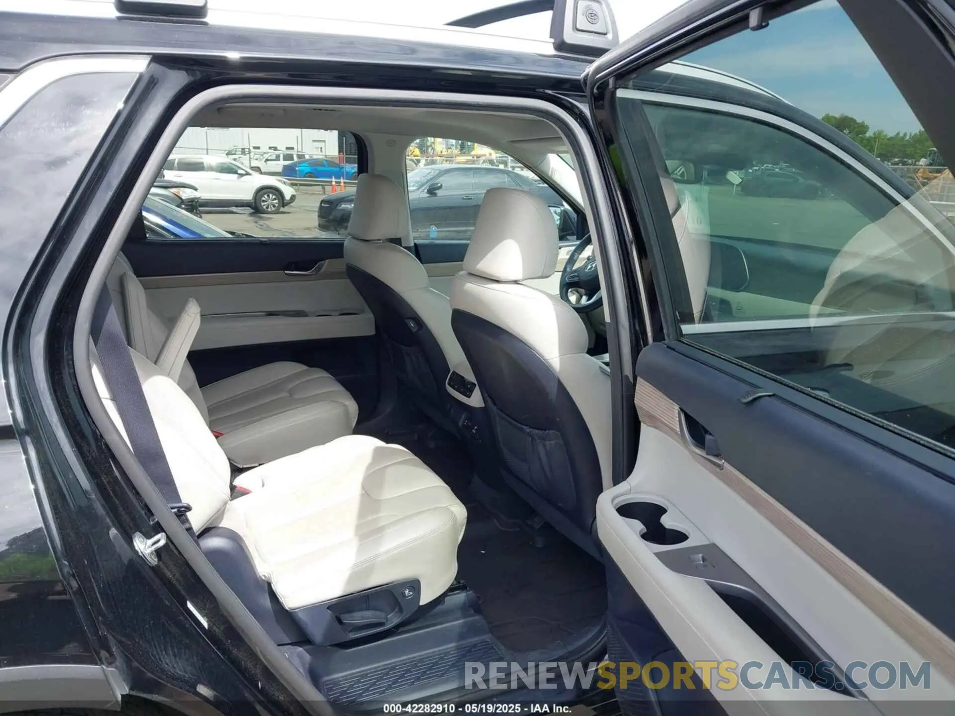 8 Photograph of a damaged car KM8R44HE3MU322600 HYUNDAI PALISADE 2021