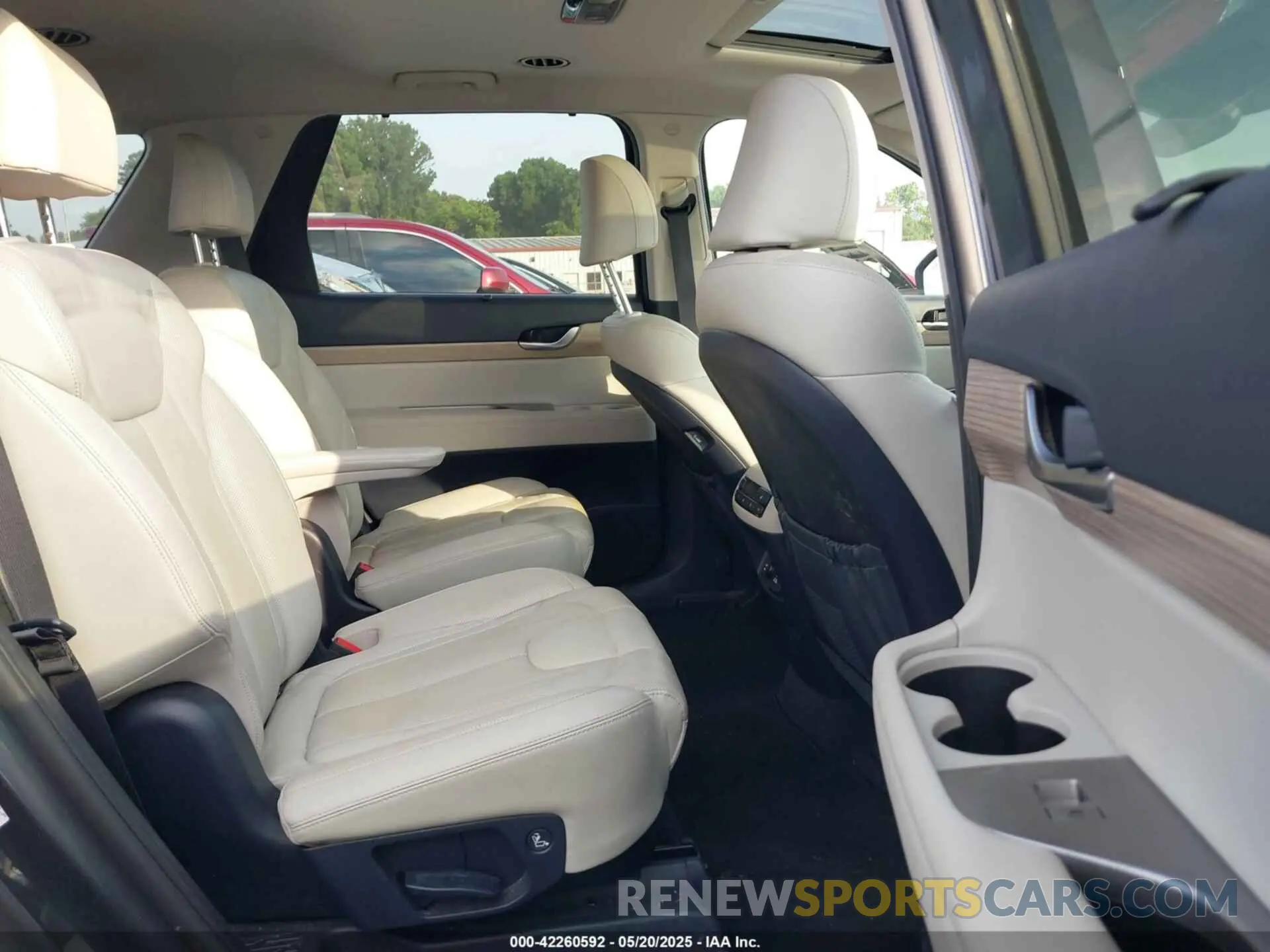 8 Photograph of a damaged car KM8R44HE5MU238309 HYUNDAI PALISADE 2021