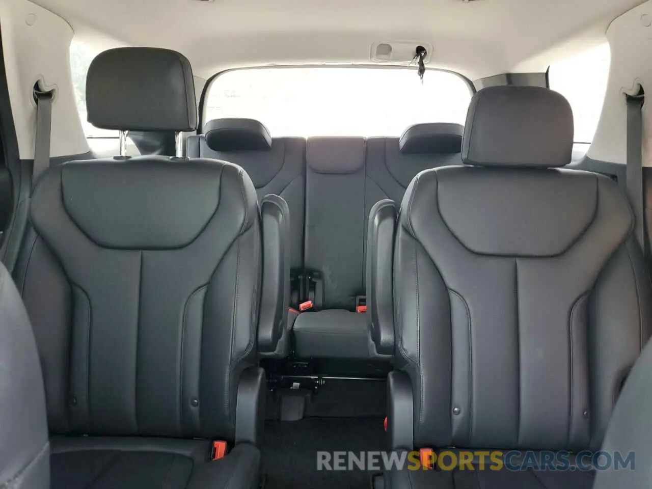10 Photograph of a damaged car KM8R44HE8MU325704 HYUNDAI PALISADE 2021