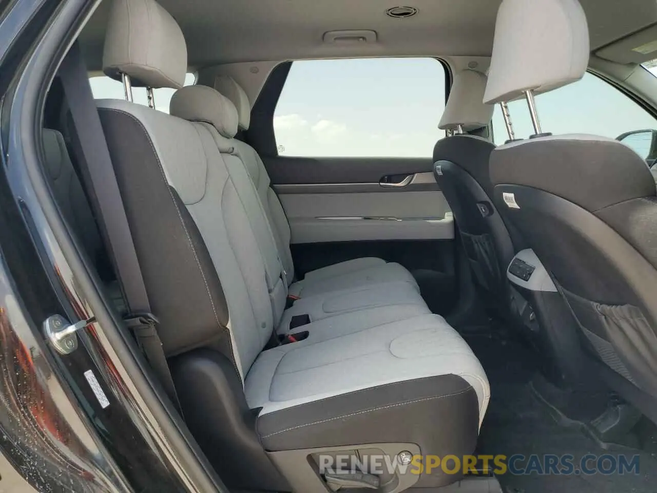 11 Photograph of a damaged car KM8R1DHE8NU387565 HYUNDAI PALISADE 2022