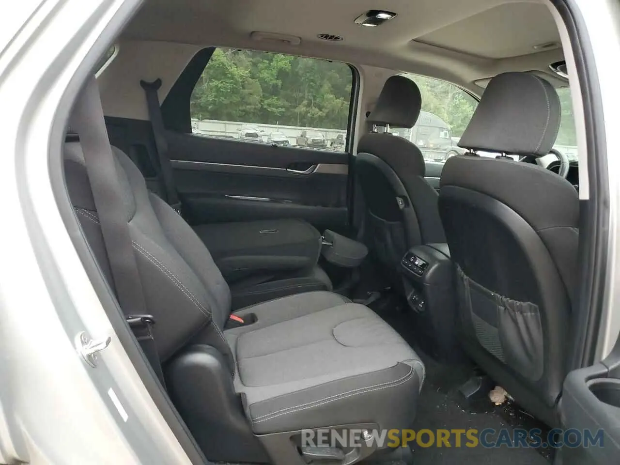 11 Photograph of a damaged car KM8R34HE4NU405828 HYUNDAI PALISADE 2022