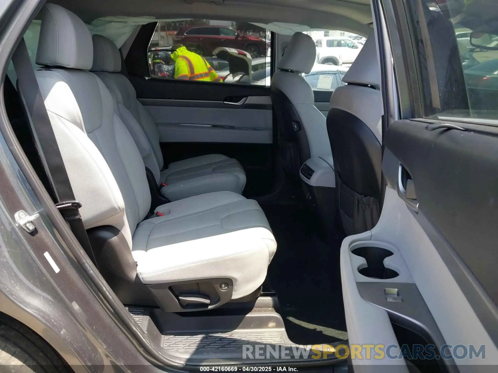 8 Photograph of a damaged car KM8R44HE2NU479312 HYUNDAI PALISADE 2022