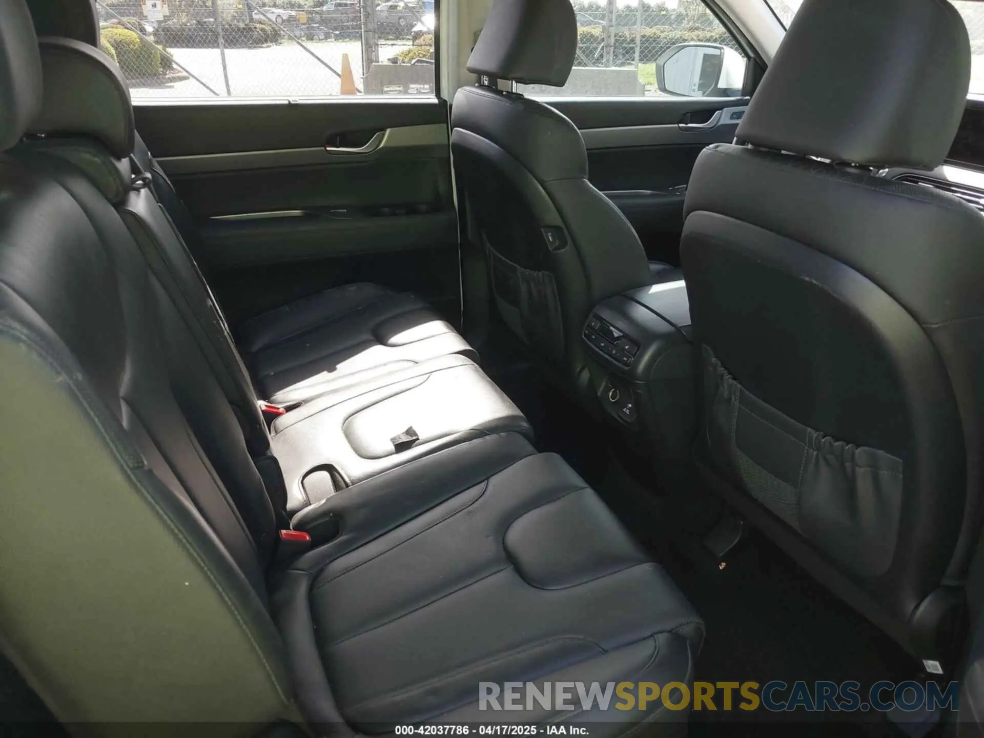 8 Photograph of a damaged car KM8R44HEXNU473984 HYUNDAI PALISADE 2022
