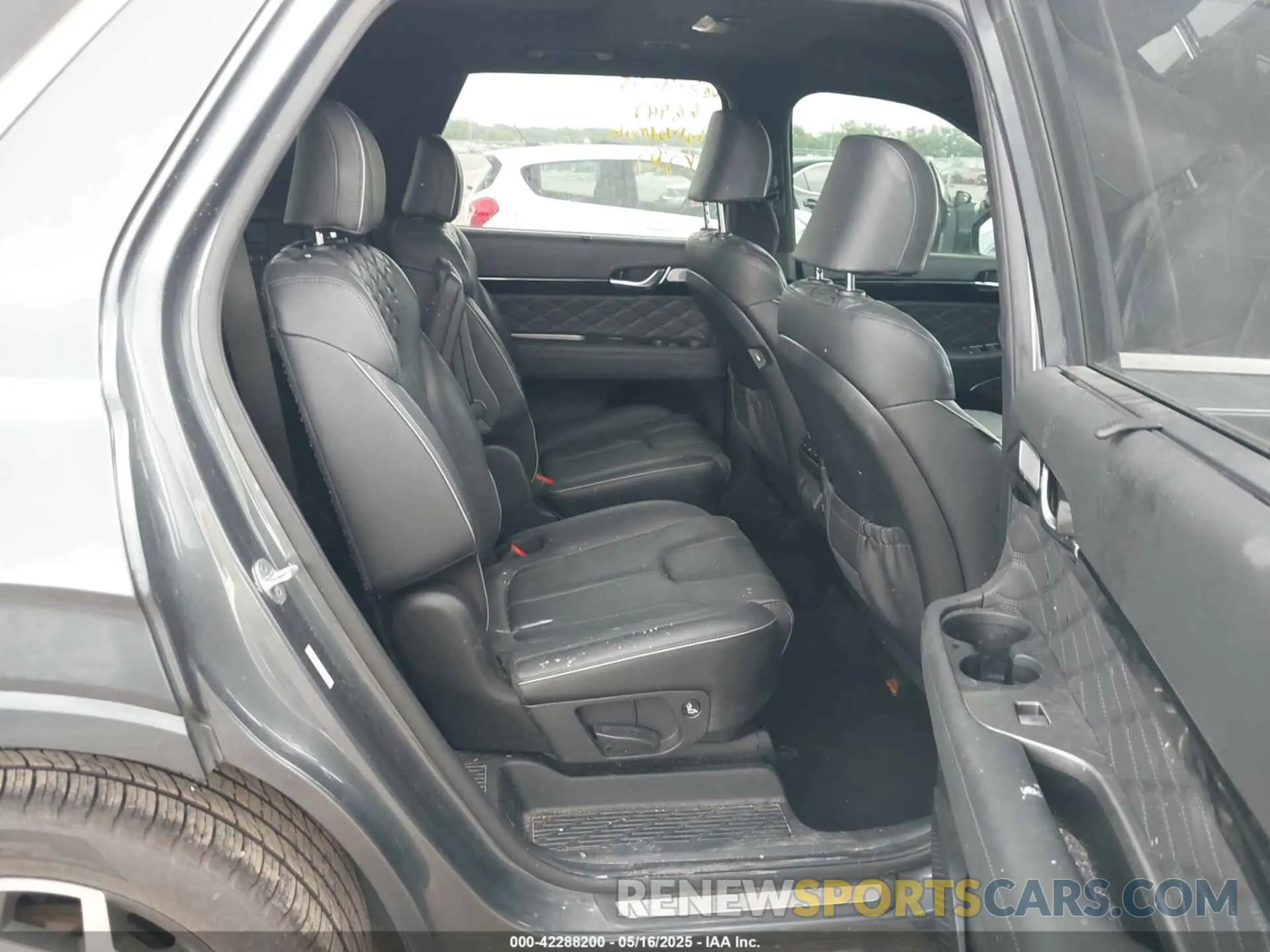 8 Photograph of a damaged car KM8R74HE9NU367162 HYUNDAI PALISADE 2022