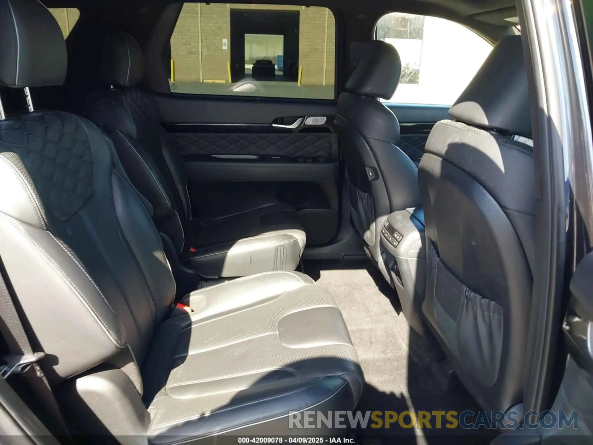 8 Photograph of a damaged car KM8R74HE9NU450672 HYUNDAI PALISADE 2022
