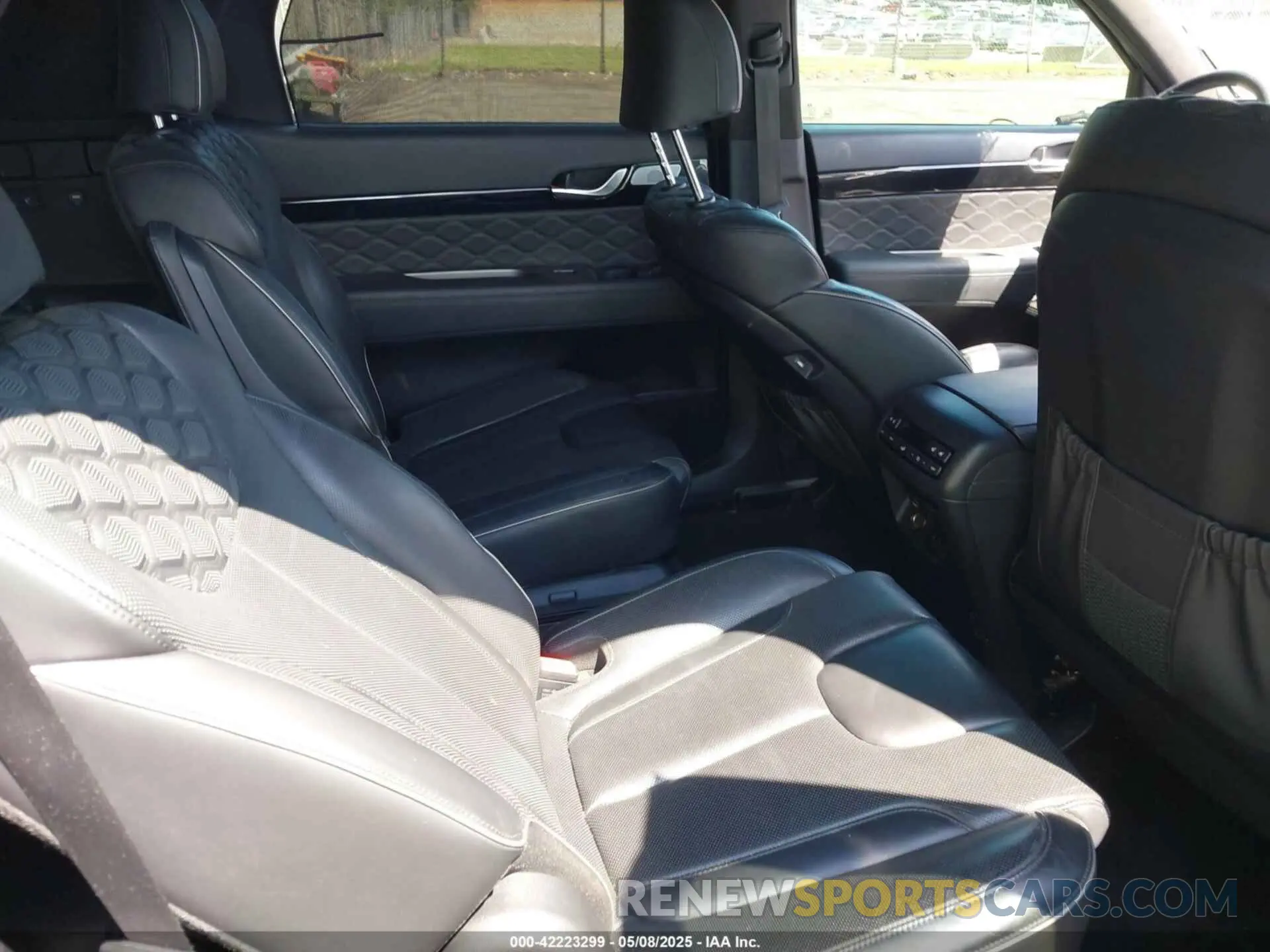 8 Photograph of a damaged car KM8R74HE9NU467410 HYUNDAI PALISADE 2022