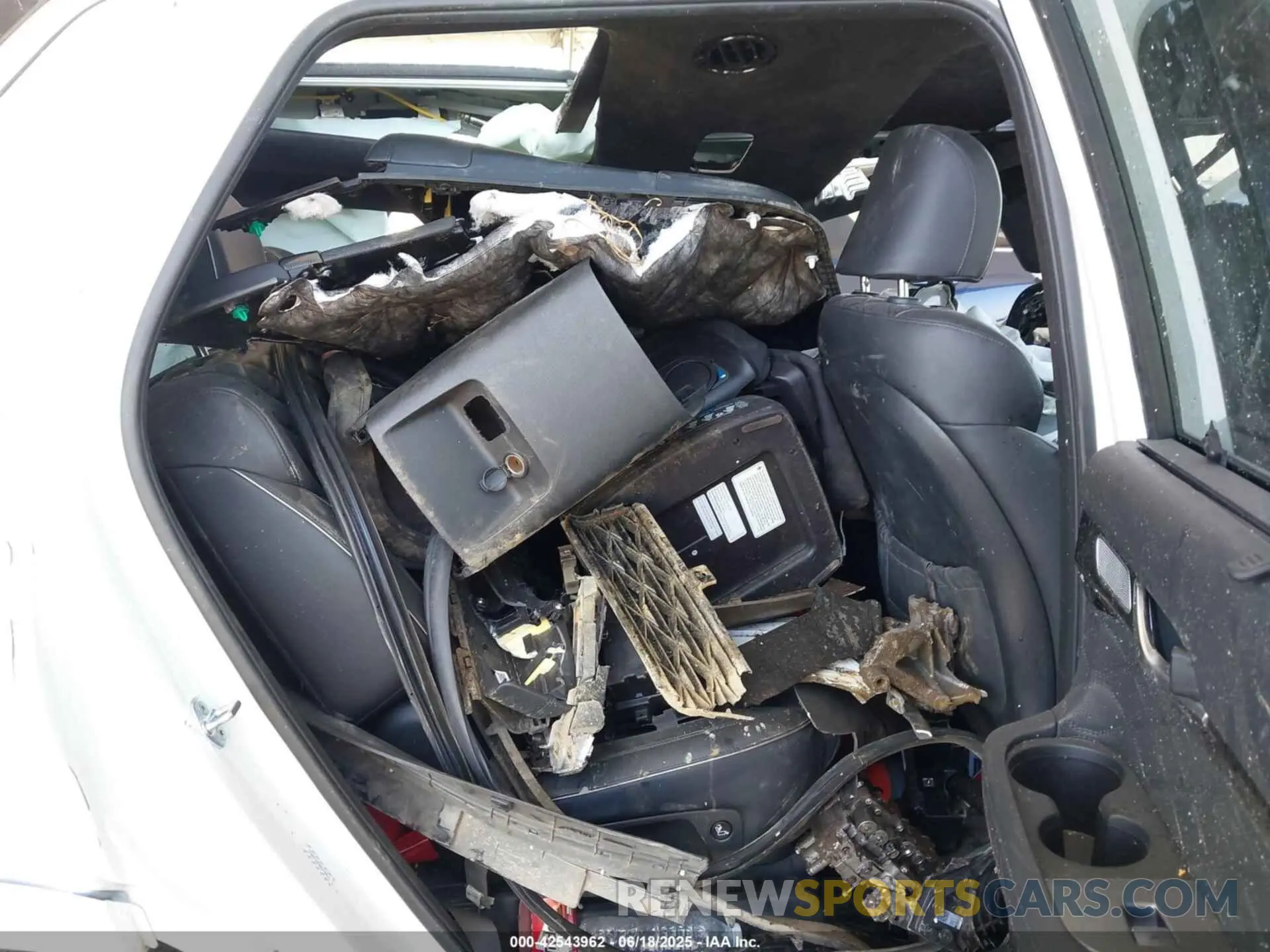 8 Photograph of a damaged car KM8R74HE9NU478911 HYUNDAI PALISADE 2022