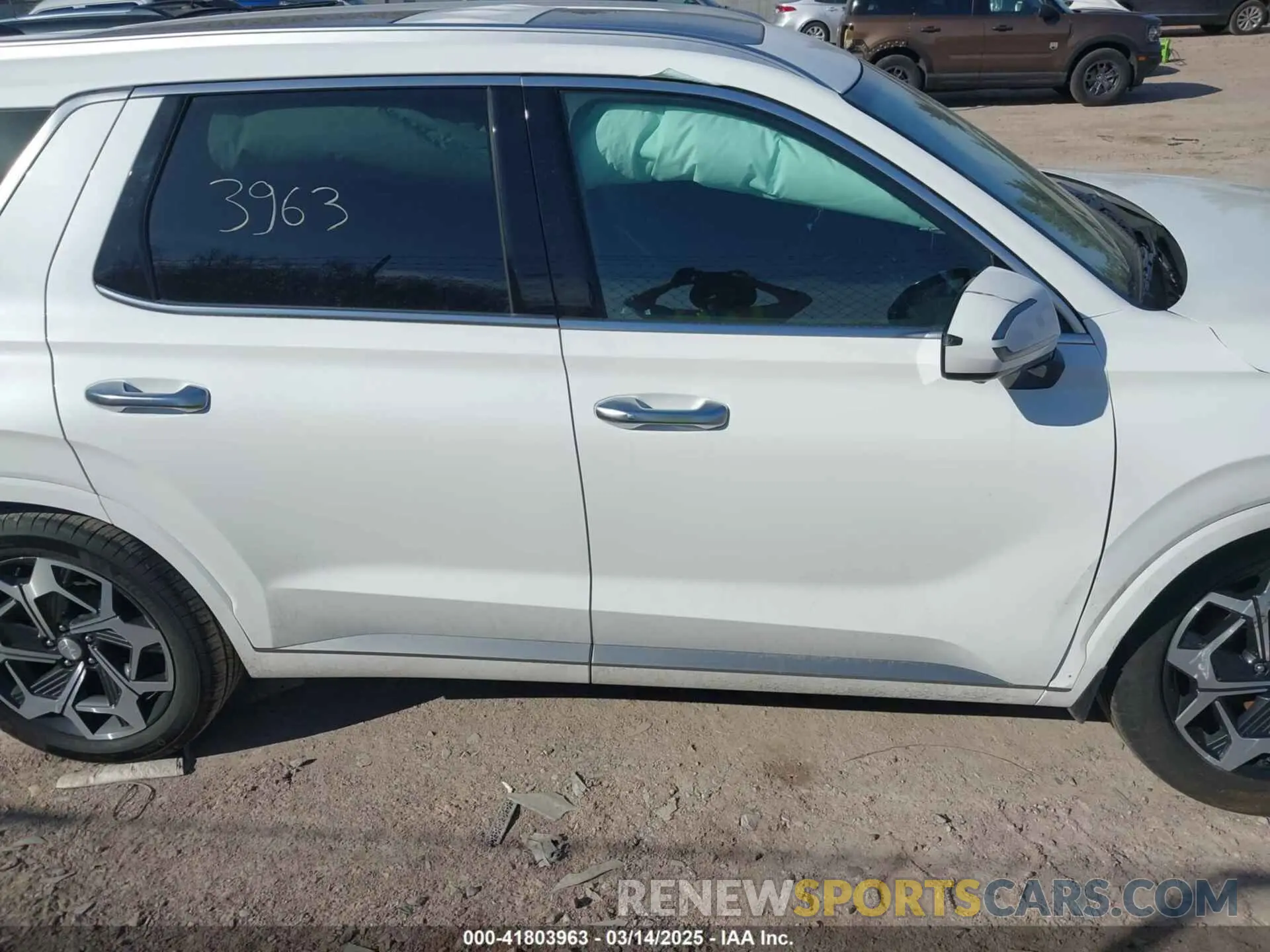 13 Photograph of a damaged car KM8R7DHE8NU429098 HYUNDAI PALISADE 2022