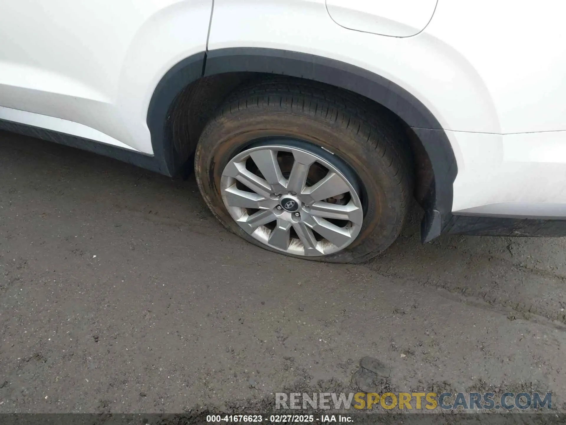17 Photograph of a damaged car KM8R2DGE3PU642821 HYUNDAI PALISADE 2023