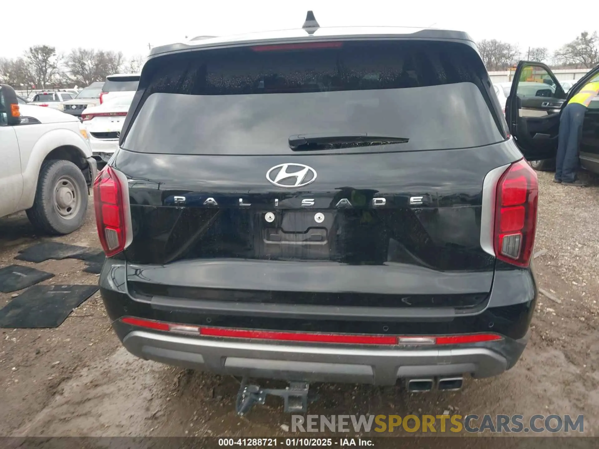 17 Photograph of a damaged car KM8R44GE6PU640295 HYUNDAI PALISADE 2023
