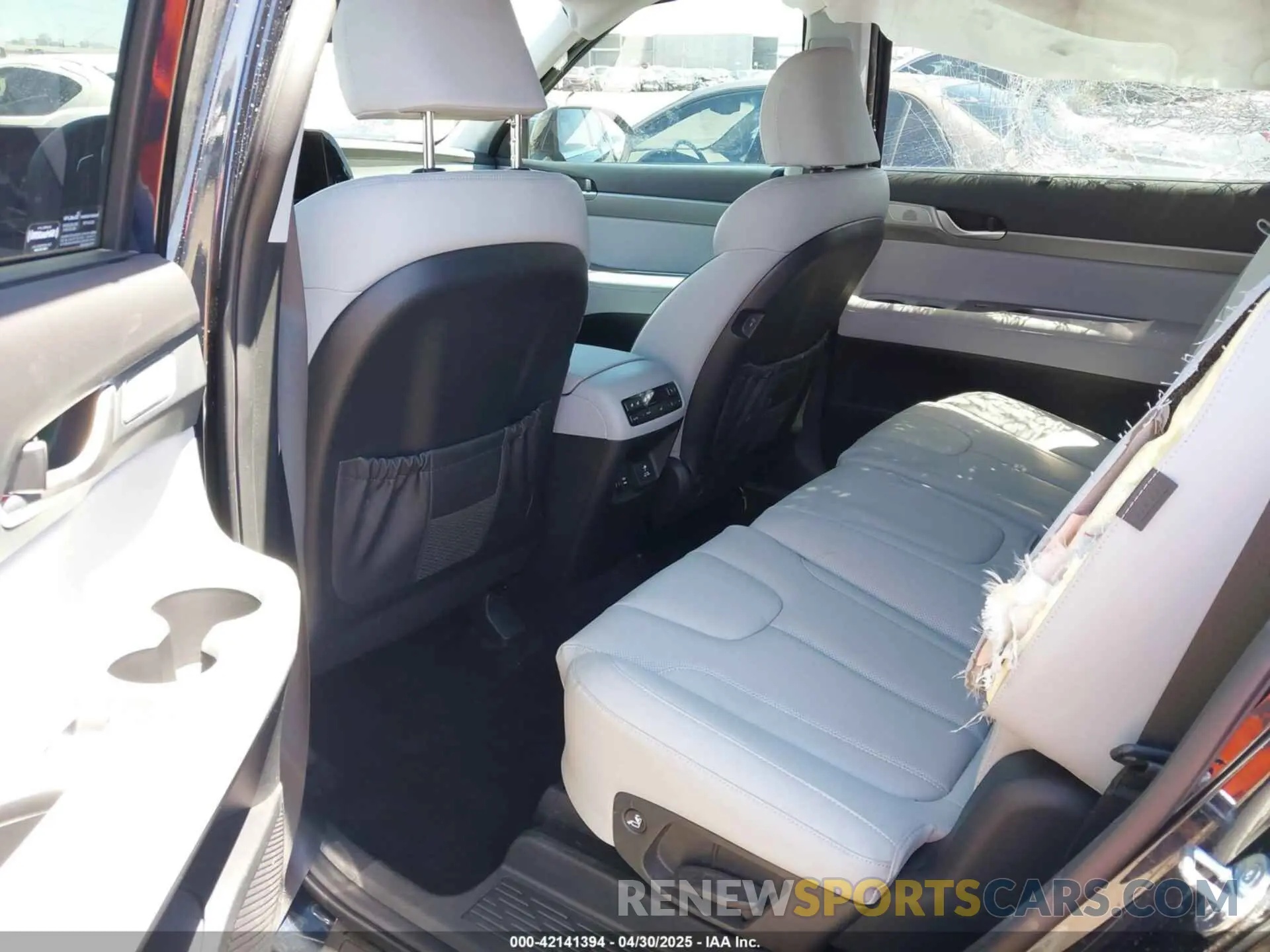 8 Photograph of a damaged car KM8R4DGE3PU575633 HYUNDAI PALISADE 2023