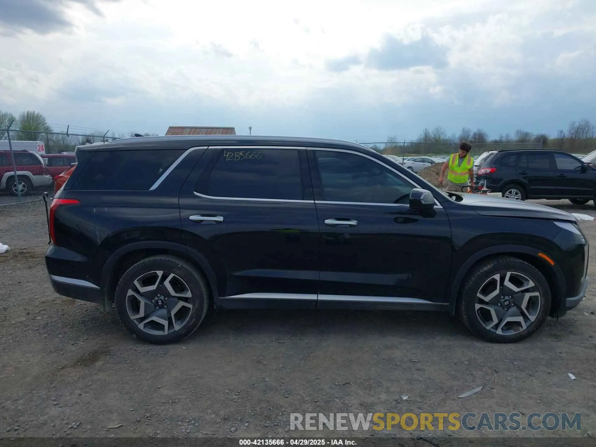13 Photograph of a damaged car KM8R4DGE5PU570952 HYUNDAI PALISADE 2023