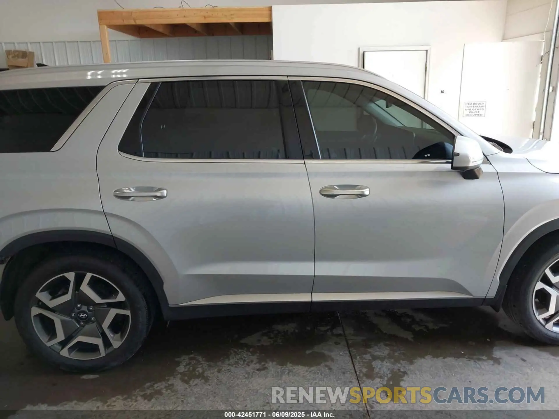 14 Photograph of a damaged car KM8R4DGE7PU574761 HYUNDAI PALISADE 2023
