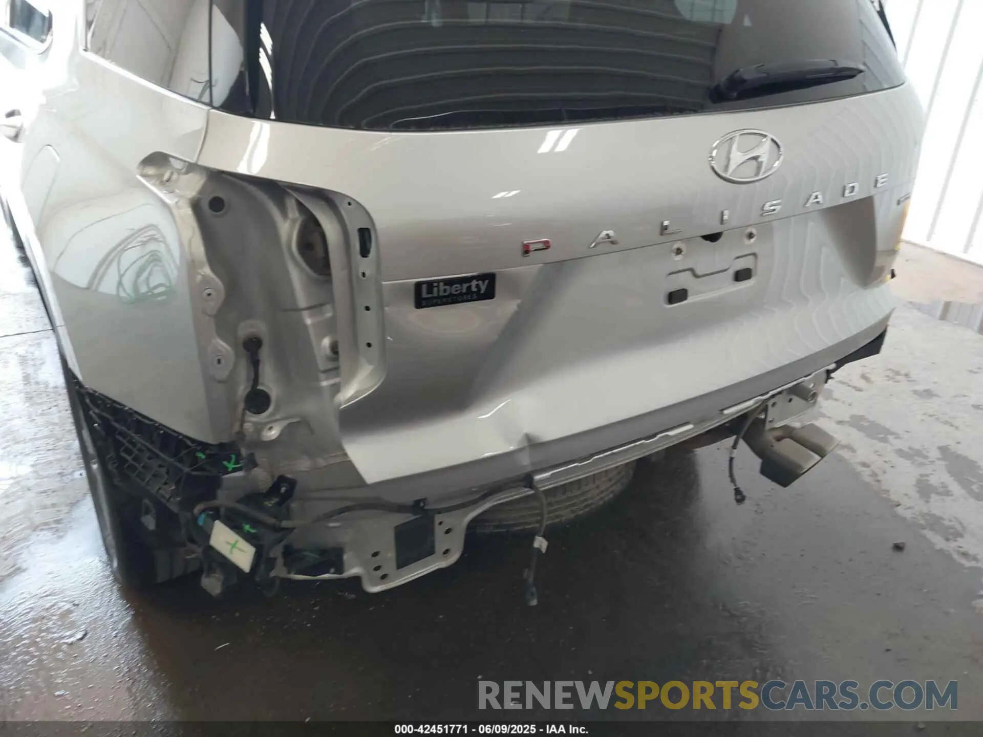 18 Photograph of a damaged car KM8R4DGE7PU574761 HYUNDAI PALISADE 2023