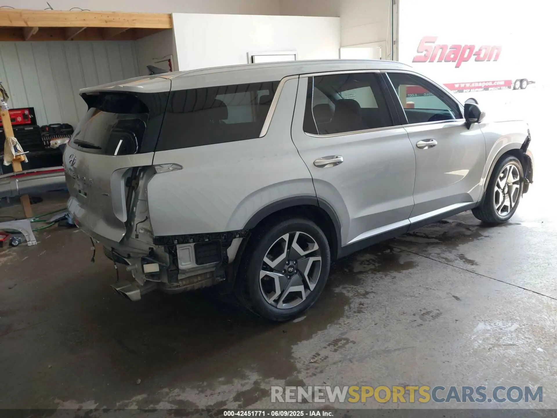 4 Photograph of a damaged car KM8R4DGE7PU574761 HYUNDAI PALISADE 2023