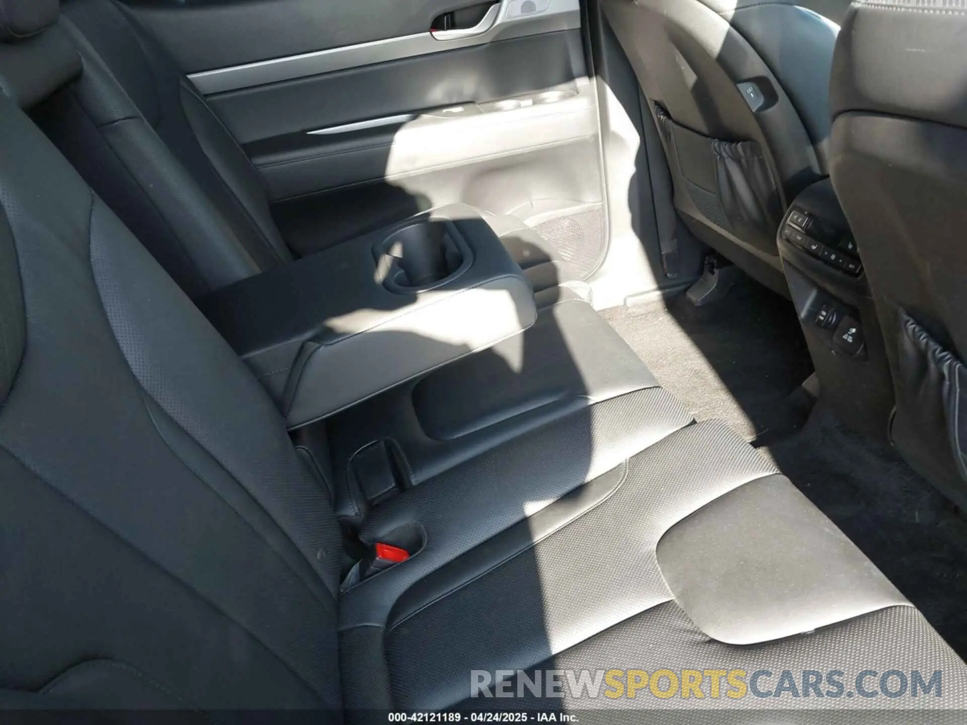 8 Photograph of a damaged car KM8R4DGE8PU564059 HYUNDAI PALISADE 2023