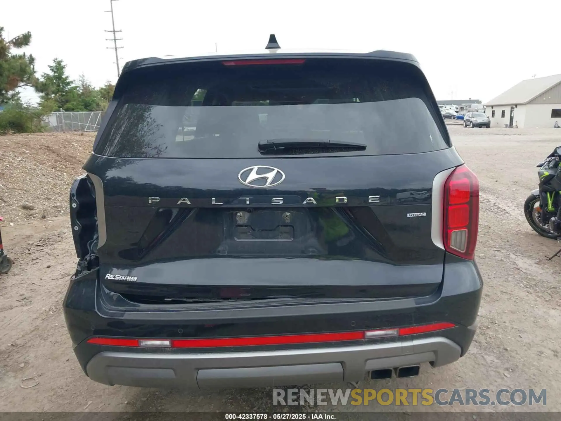 17 Photograph of a damaged car KM8R4DGEXPU589934 HYUNDAI PALISADE 2023