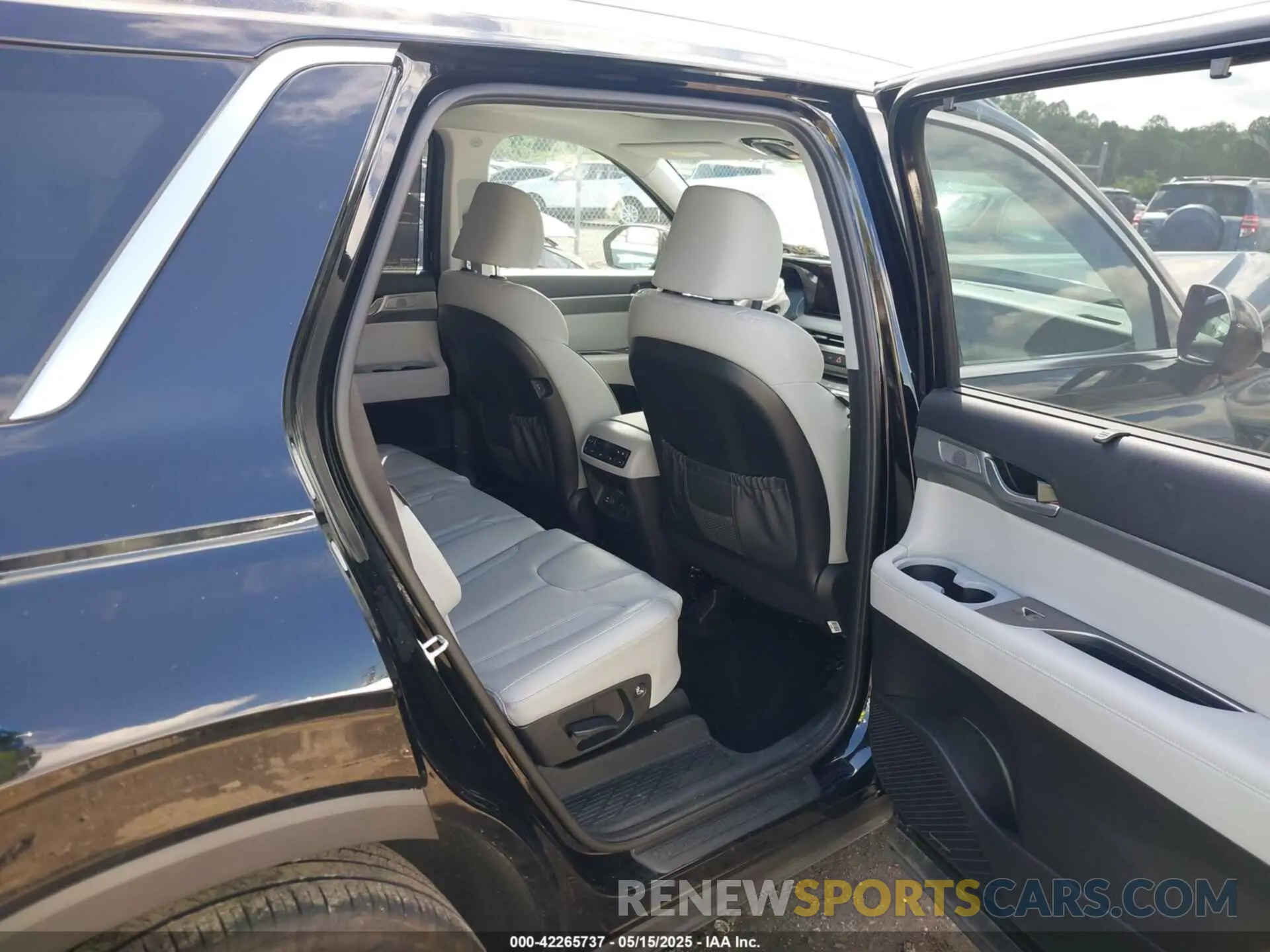 8 Photograph of a damaged car KM8R4DGEXPU625217 HYUNDAI PALISADE 2023