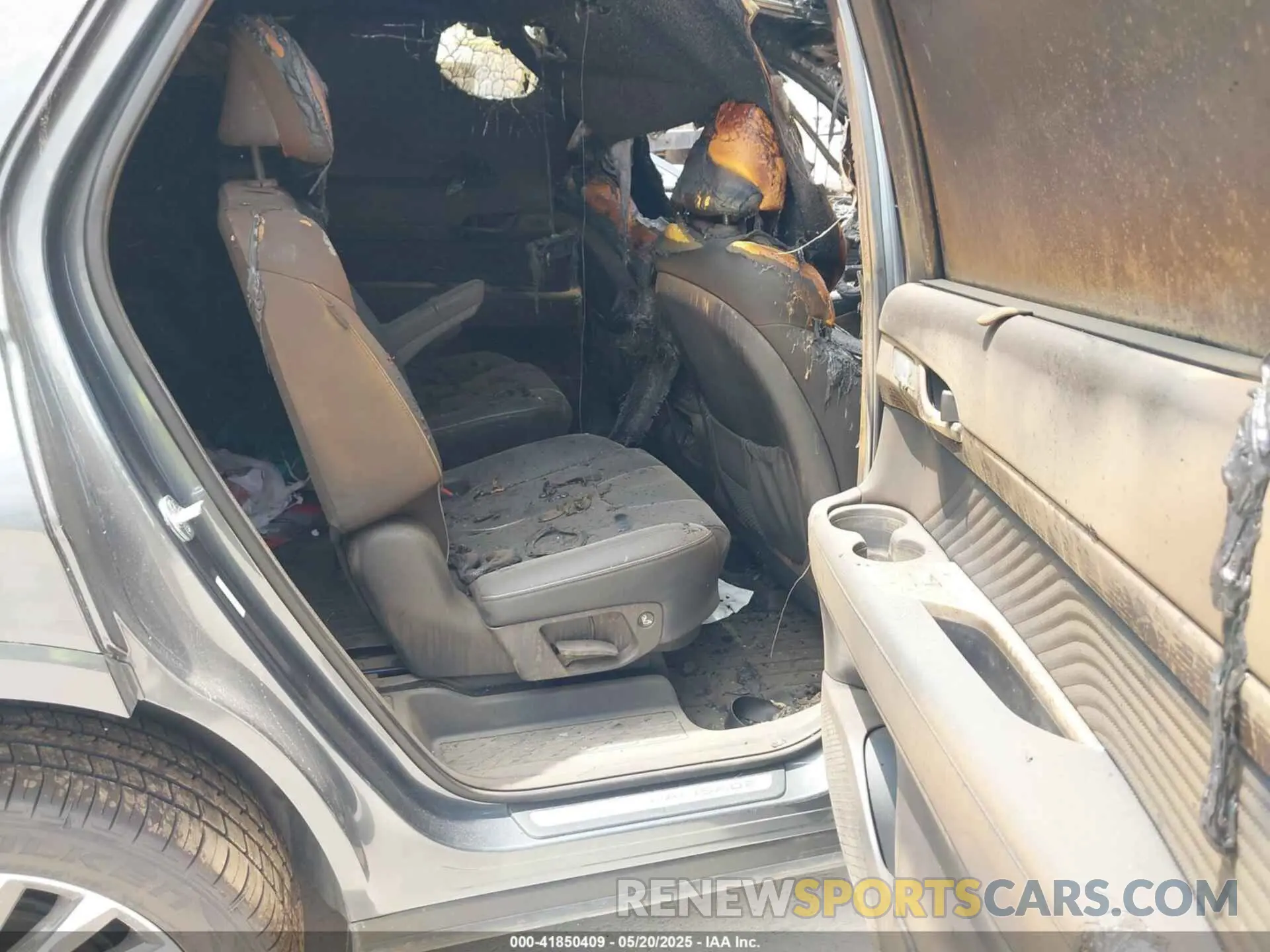 8 Photograph of a damaged car KM8R74GE2PU561200 HYUNDAI PALISADE 2023