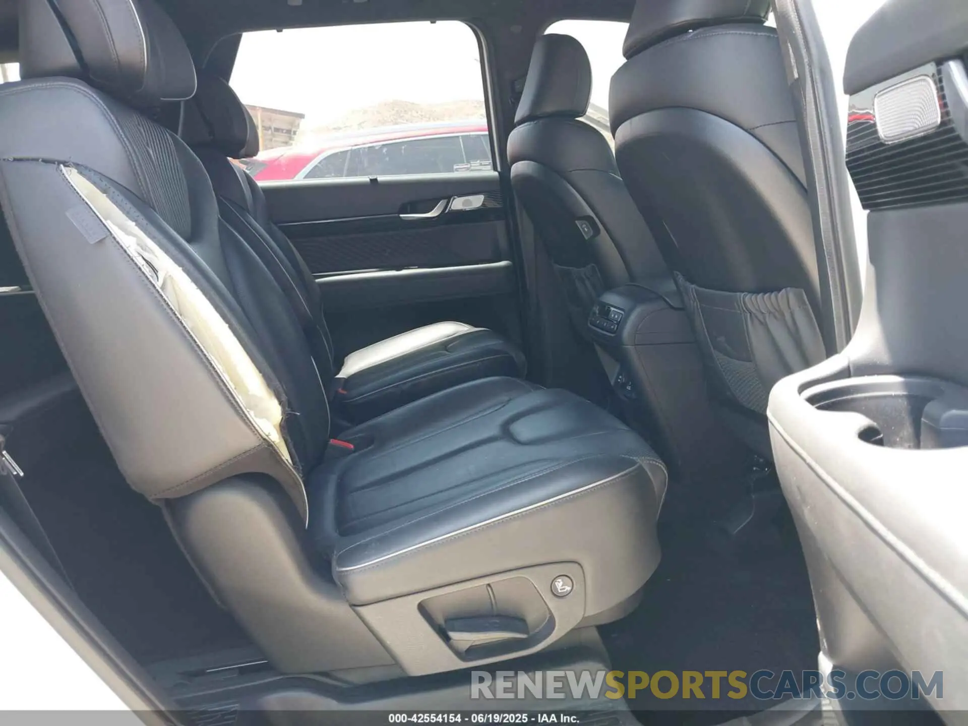 8 Photograph of a damaged car KM8R74GE4PU593825 HYUNDAI PALISADE 2023