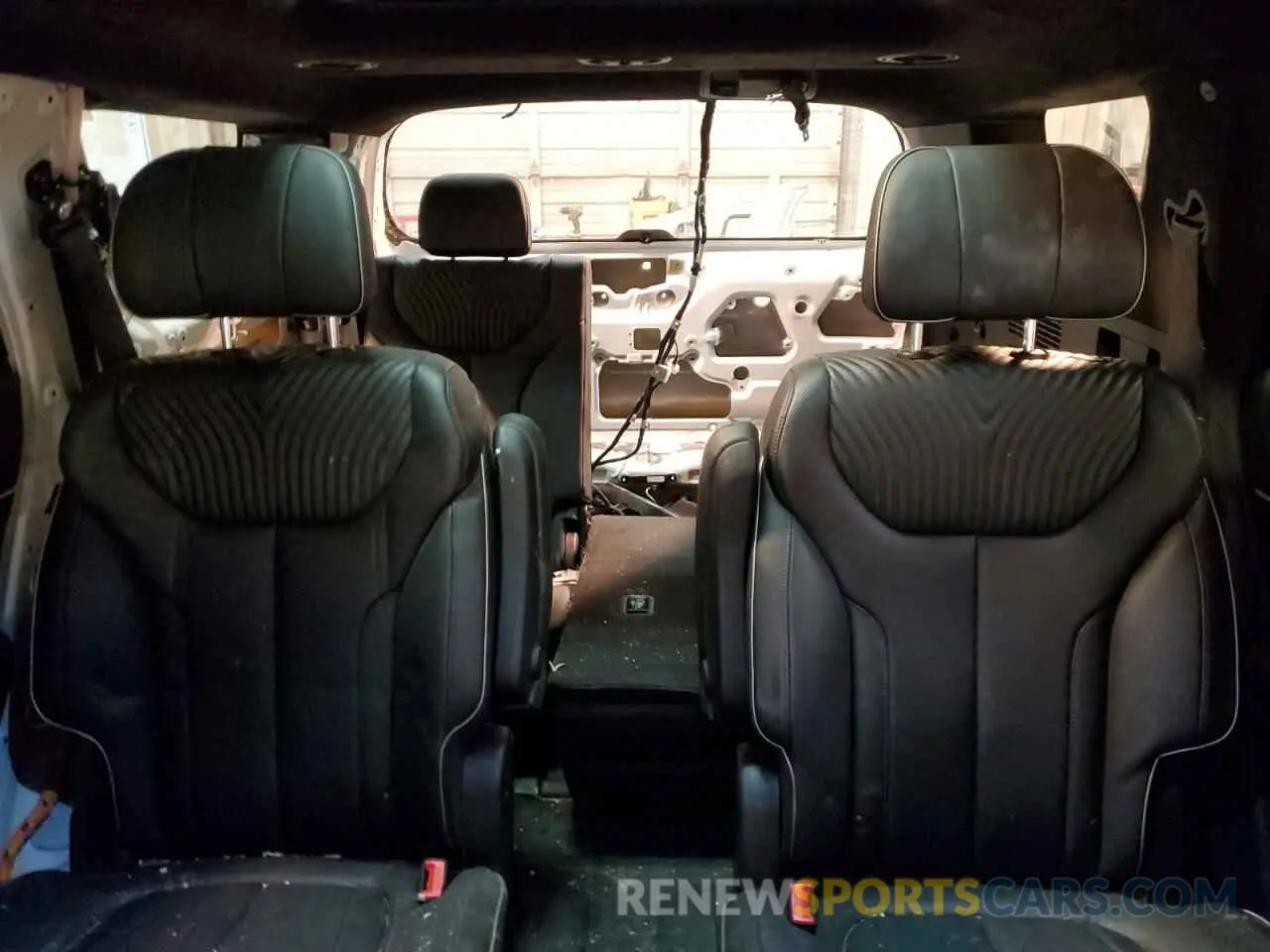 10 Photograph of a damaged car KM8R74GE4PU618948 HYUNDAI PALISADE 2023