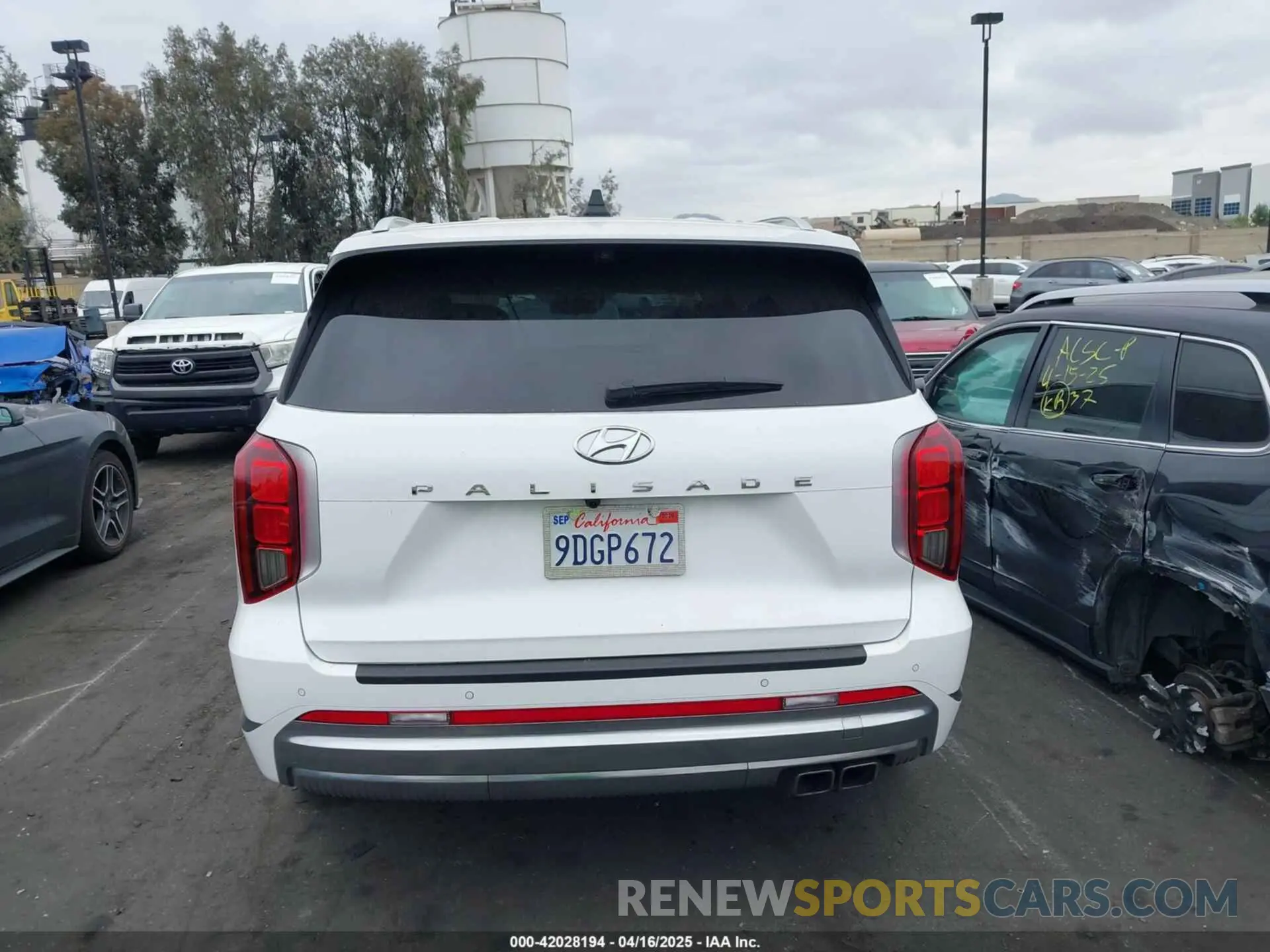 17 Photograph of a damaged car KM8R74GEXPU516330 HYUNDAI PALISADE 2023