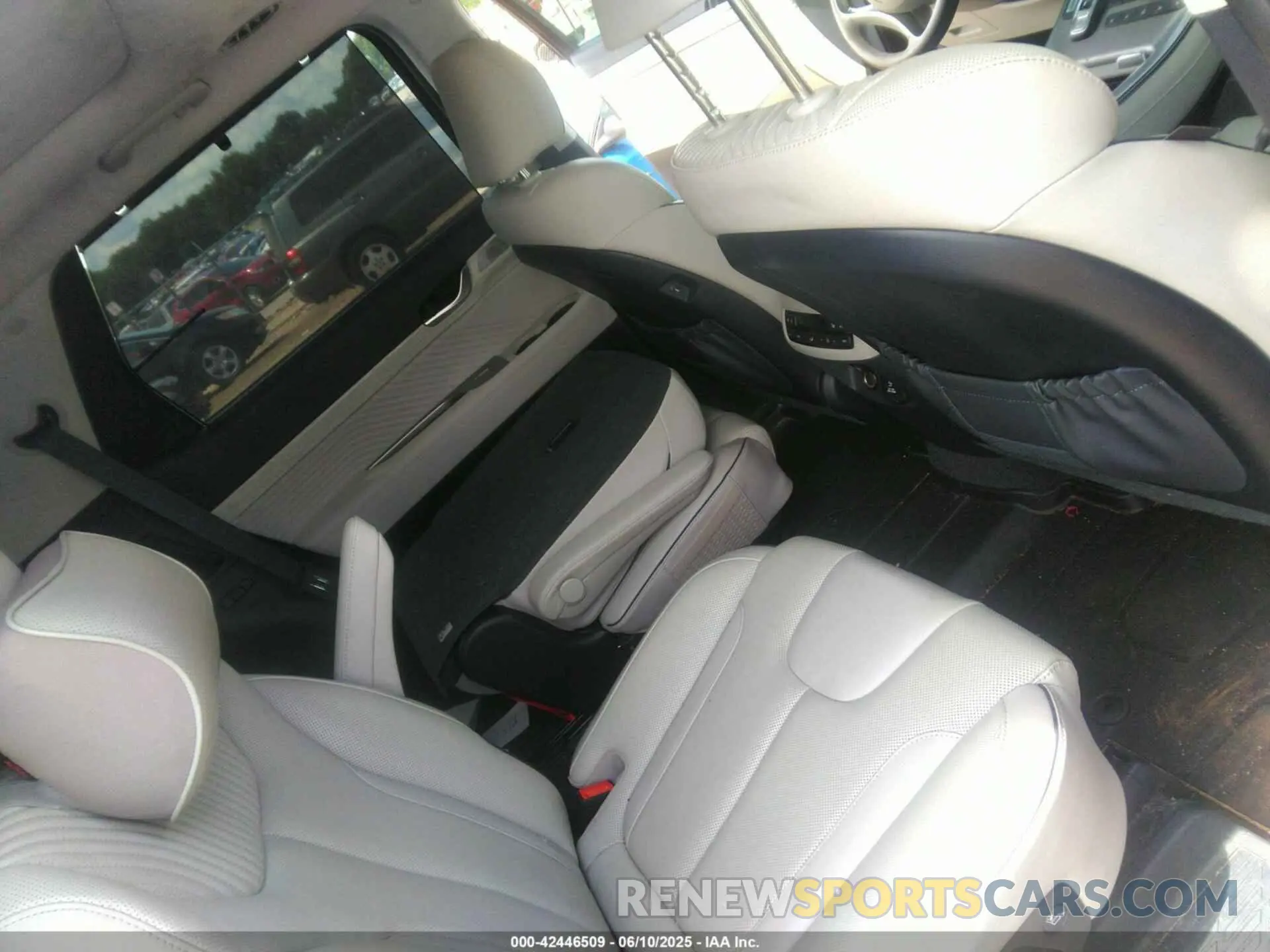 8 Photograph of a damaged car KM8R7DGE4PU600384 HYUNDAI PALISADE 2023