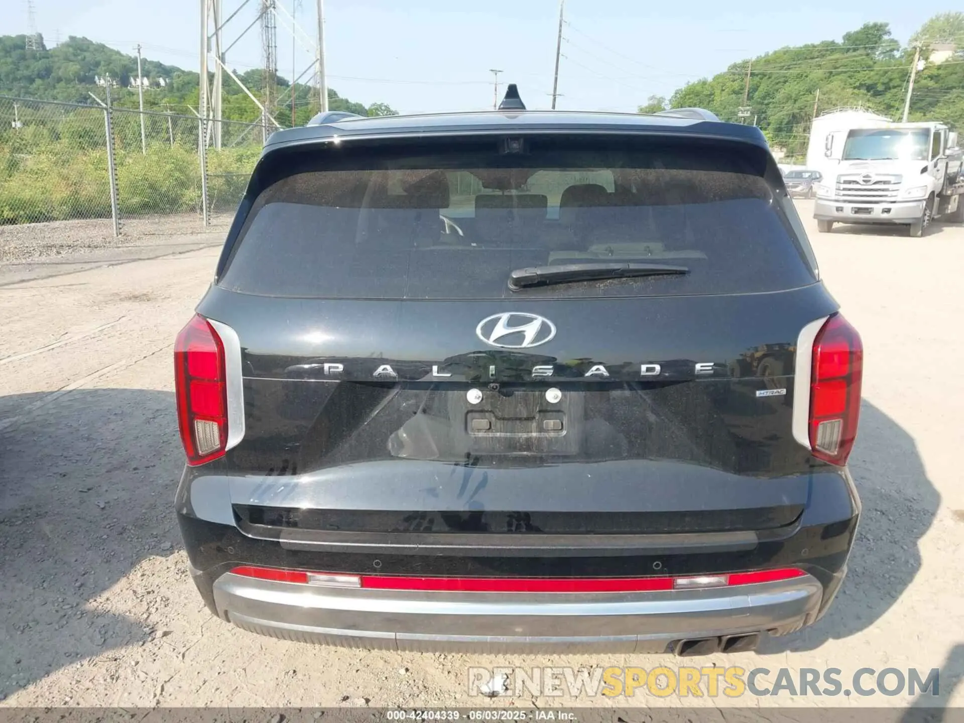 17 Photograph of a damaged car KM8R7DGE6PU542231 HYUNDAI PALISADE 2023