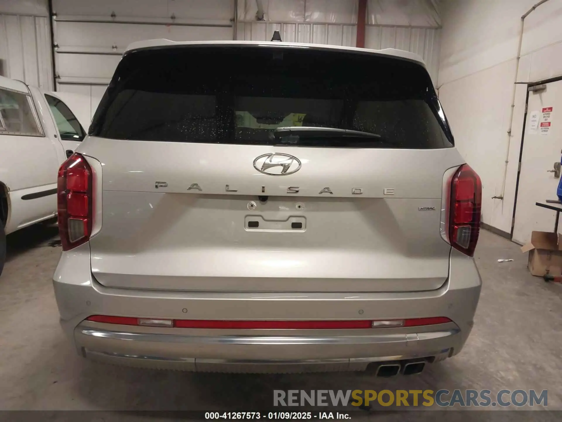 17 Photograph of a damaged car KM8R7DGE7PU639129 HYUNDAI PALISADE 2023