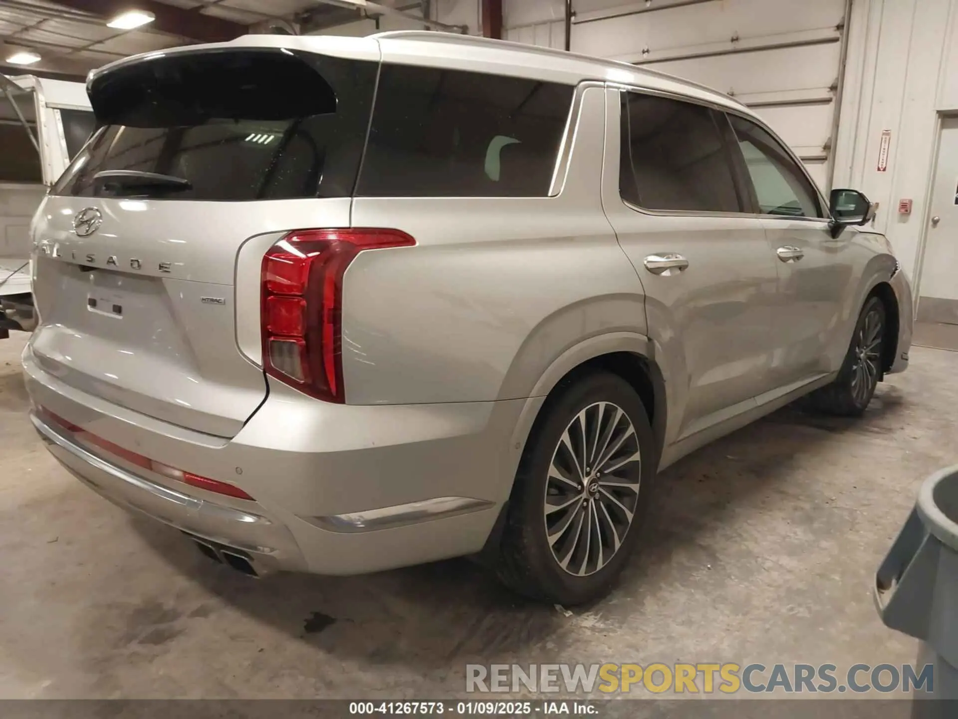 4 Photograph of a damaged car KM8R7DGE7PU639129 HYUNDAI PALISADE 2023