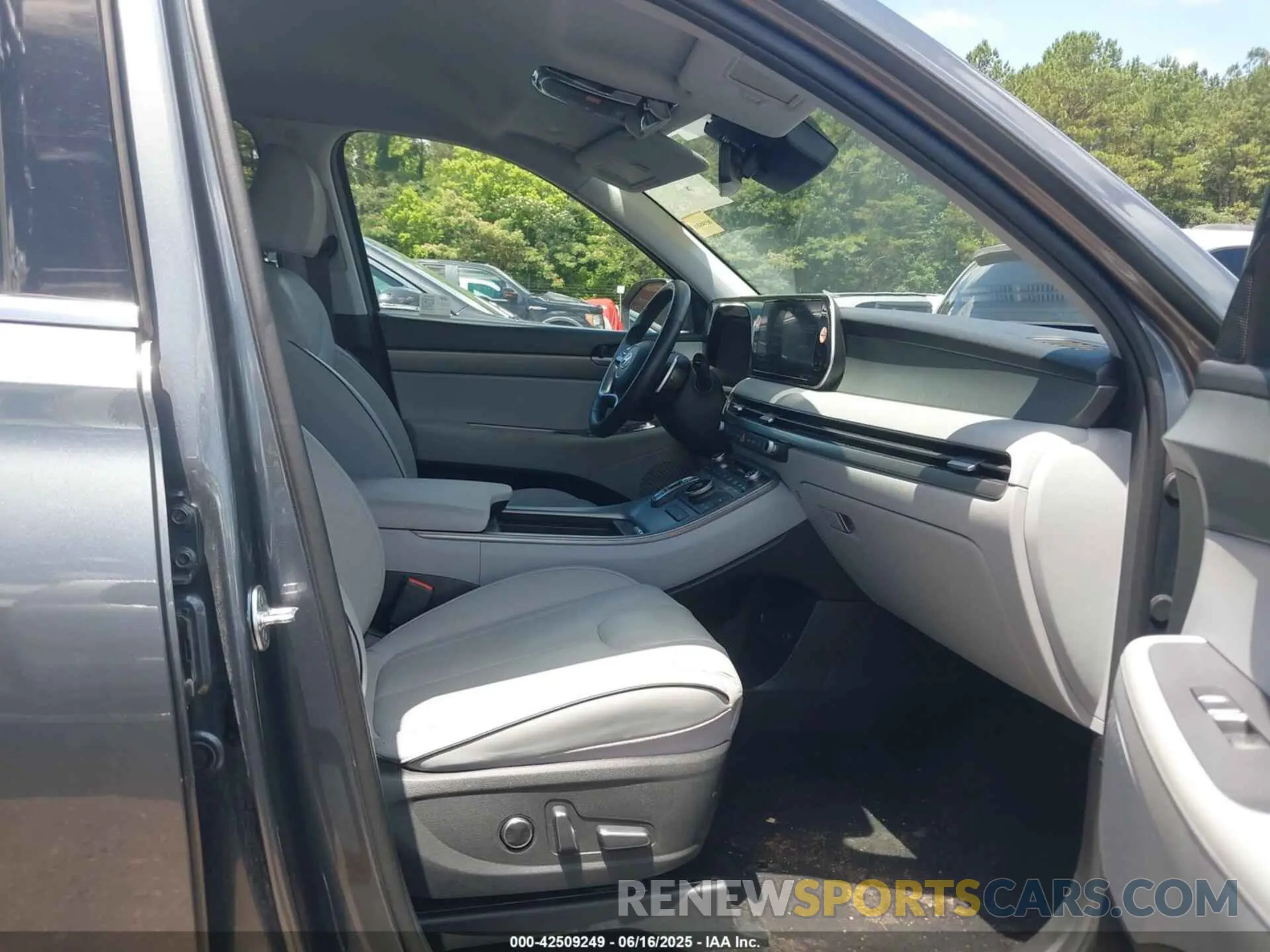5 Photograph of a damaged car KM8R24GE2RU742301 HYUNDAI PALISADE 2024